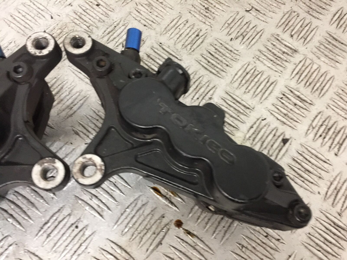 SUZUKI GSF1200 GSF 1200 BANDIT FRONT BRAKE CALIPERS  YEAR 2001-2005 (STOCK 902)