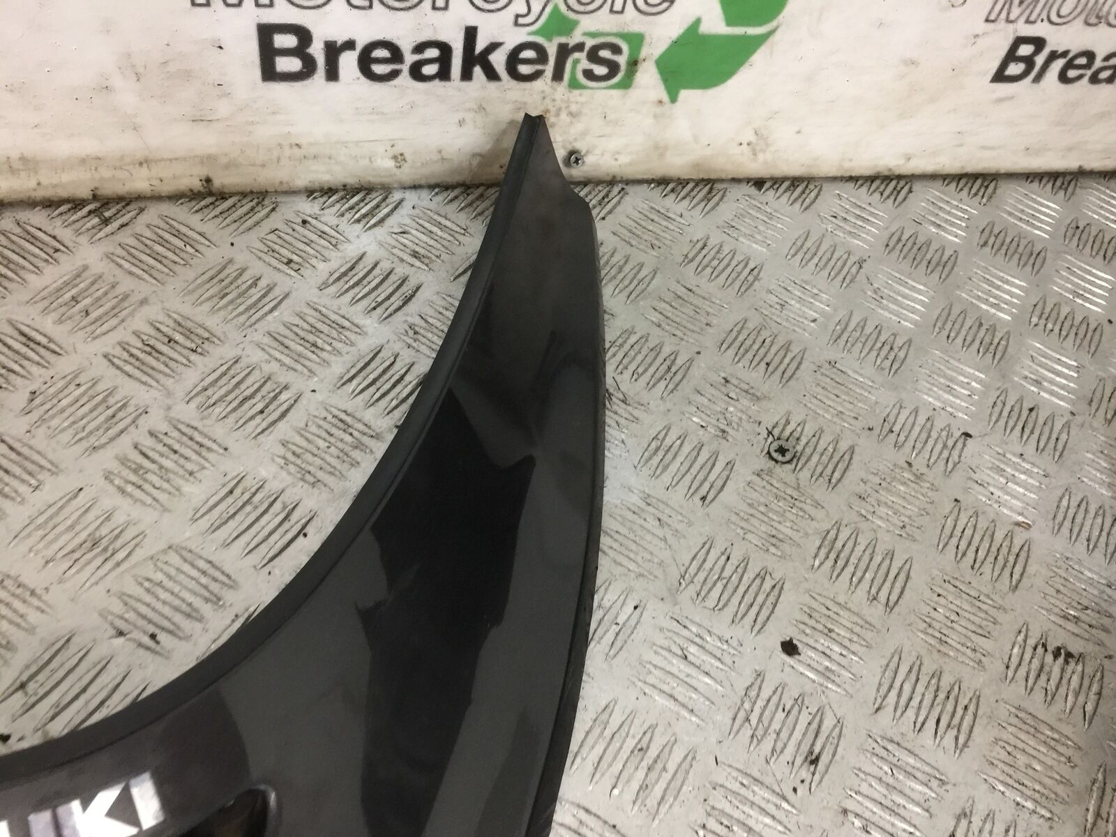 SUZUKI AN 250 BURGMAN SCREEN INFILL PANEL  YEAR 1999  (STOCK 881)