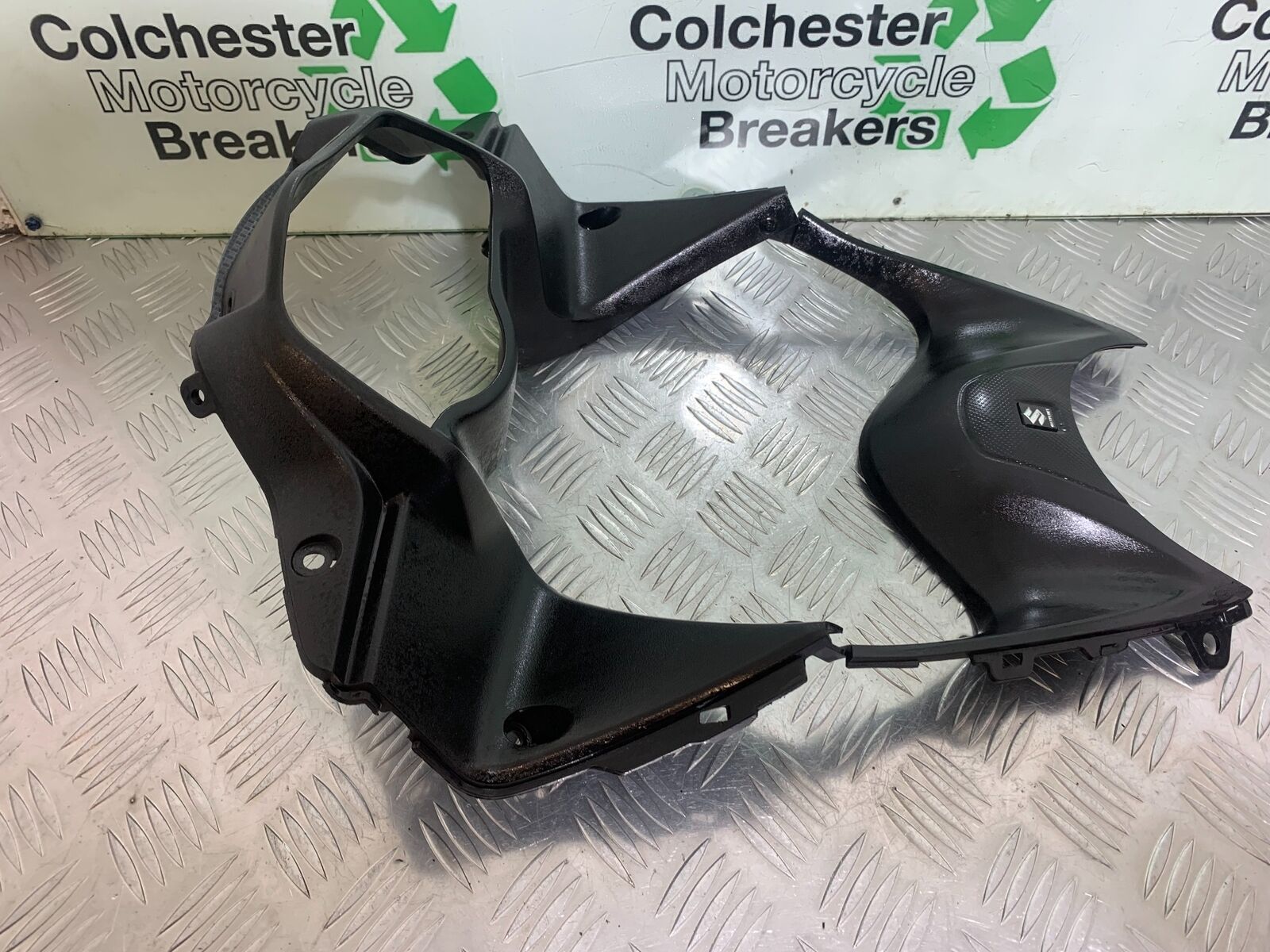 SUZUKI DL 650 V-STROM CLOCK SURROUND  YEAR 2016 (STOCK 996)