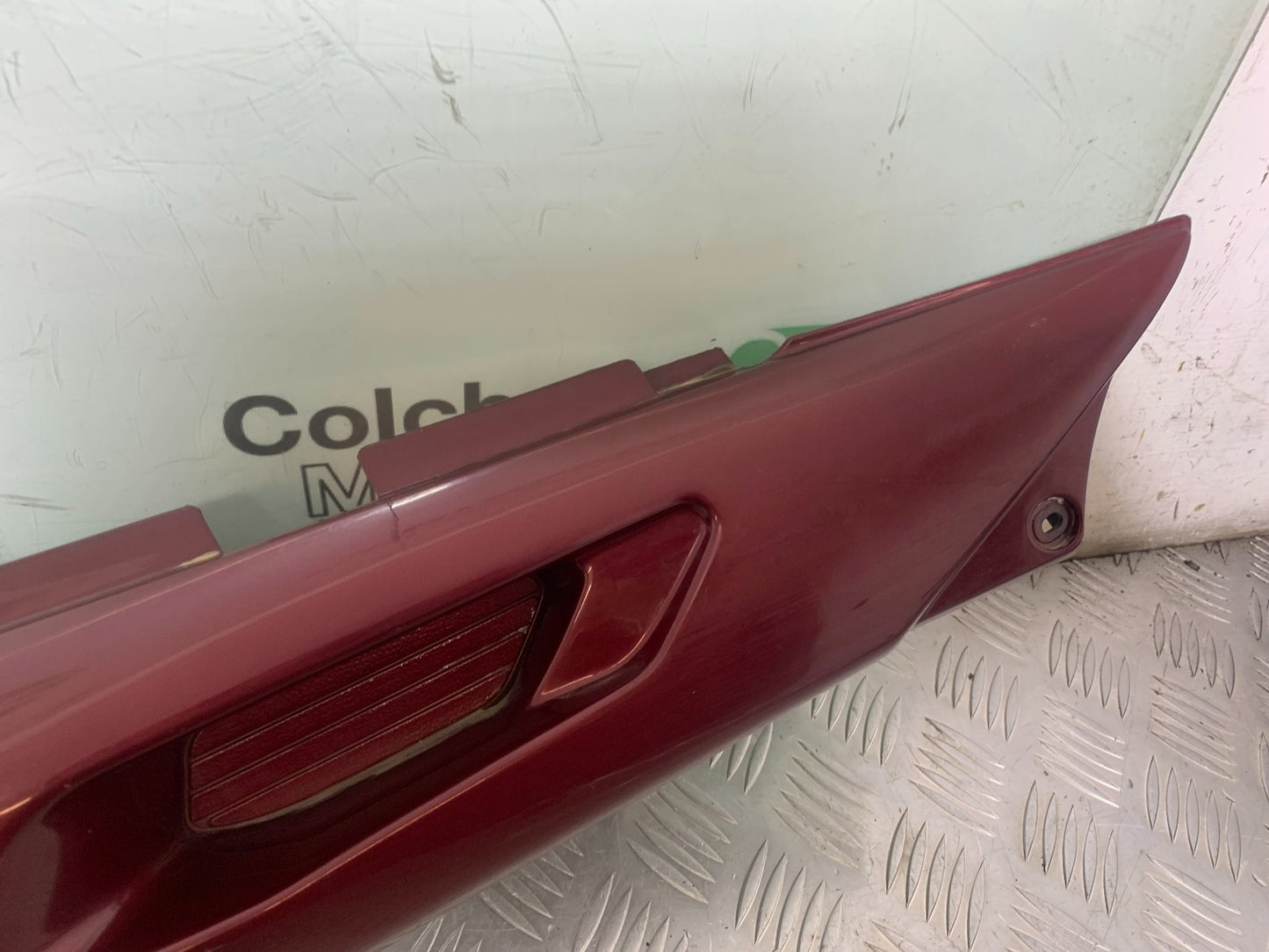 YAMAHA XJ900 XJ 900 DIVERSION RIGHT SEAT PANEL  YEAR 1994-2002(CMB1292)