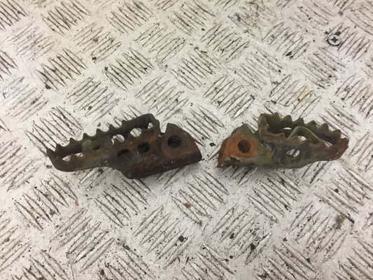 YAMAHA DTR125 DTR 125 DT125 R FRONT PEGS  YEAR 1992 (STOCK 712)