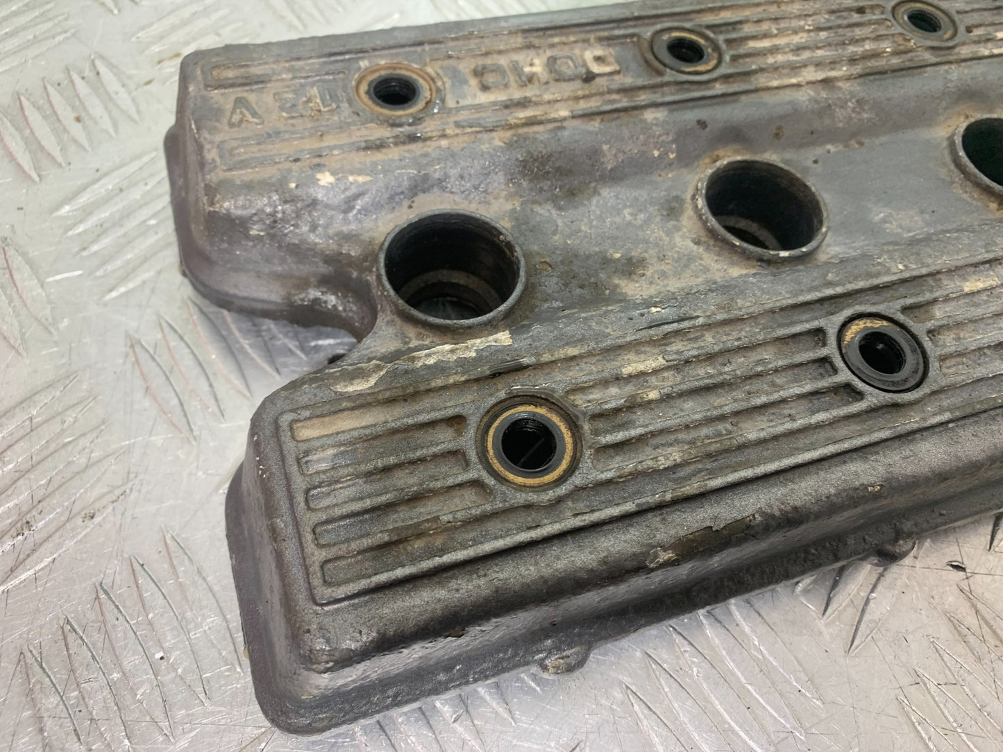TRIUMPH TROPHY 900 ROCKER COVER YEAR 1991-95 (CMB1251)