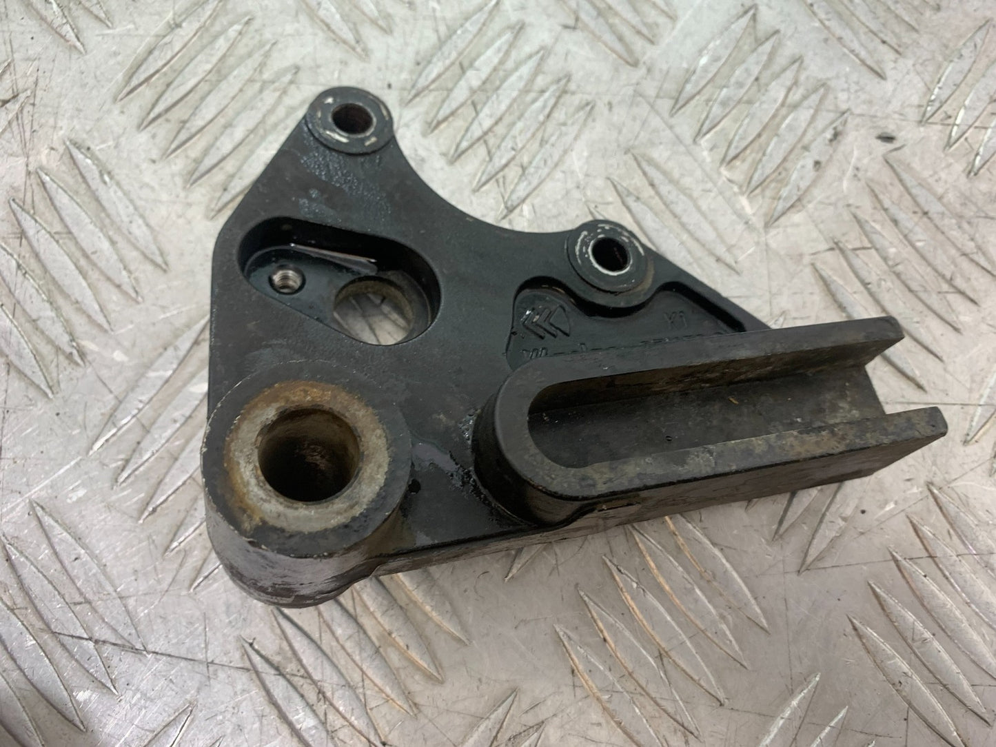 SINNIS HOODLUM 125 REAR CALIPER BRACKET  YEAR 2021-2025 (CMB1196)