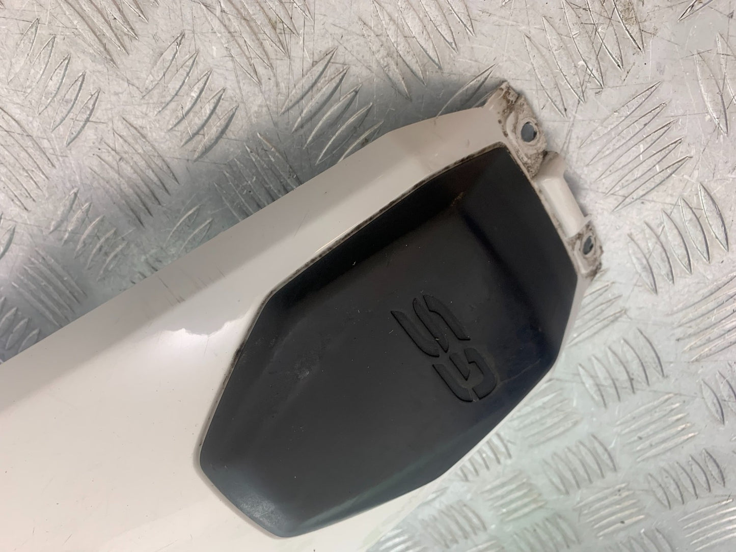 BMW R1200 R 1200 GS CENTER TANK PANEL YEAR 2013-2016 (CMB1257)