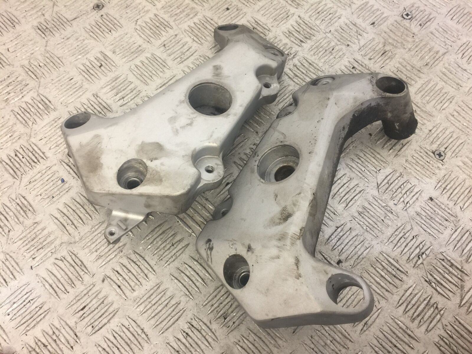 HONDA CB900 CB 900 HORNET ENGINE FRAME MOUNTS  YEAR 2002-06 (STOCK 633)