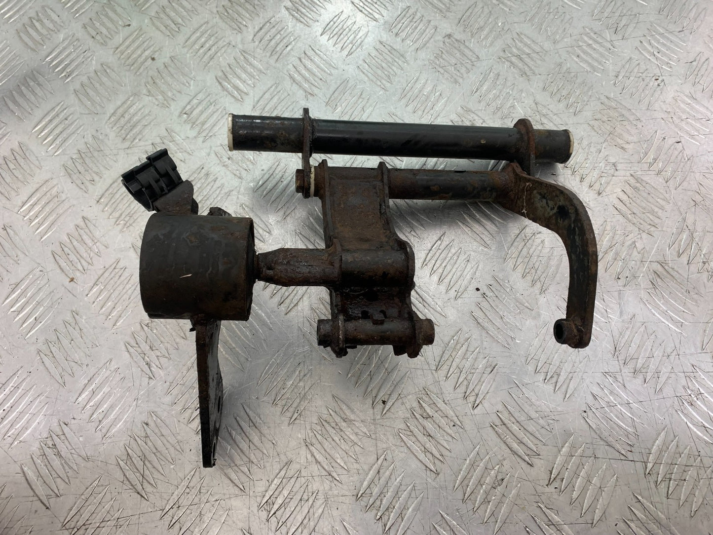 PIAGGIO VESPA GT125 L ENGINE MOUNT  YEAR 2003 (CMB1300)