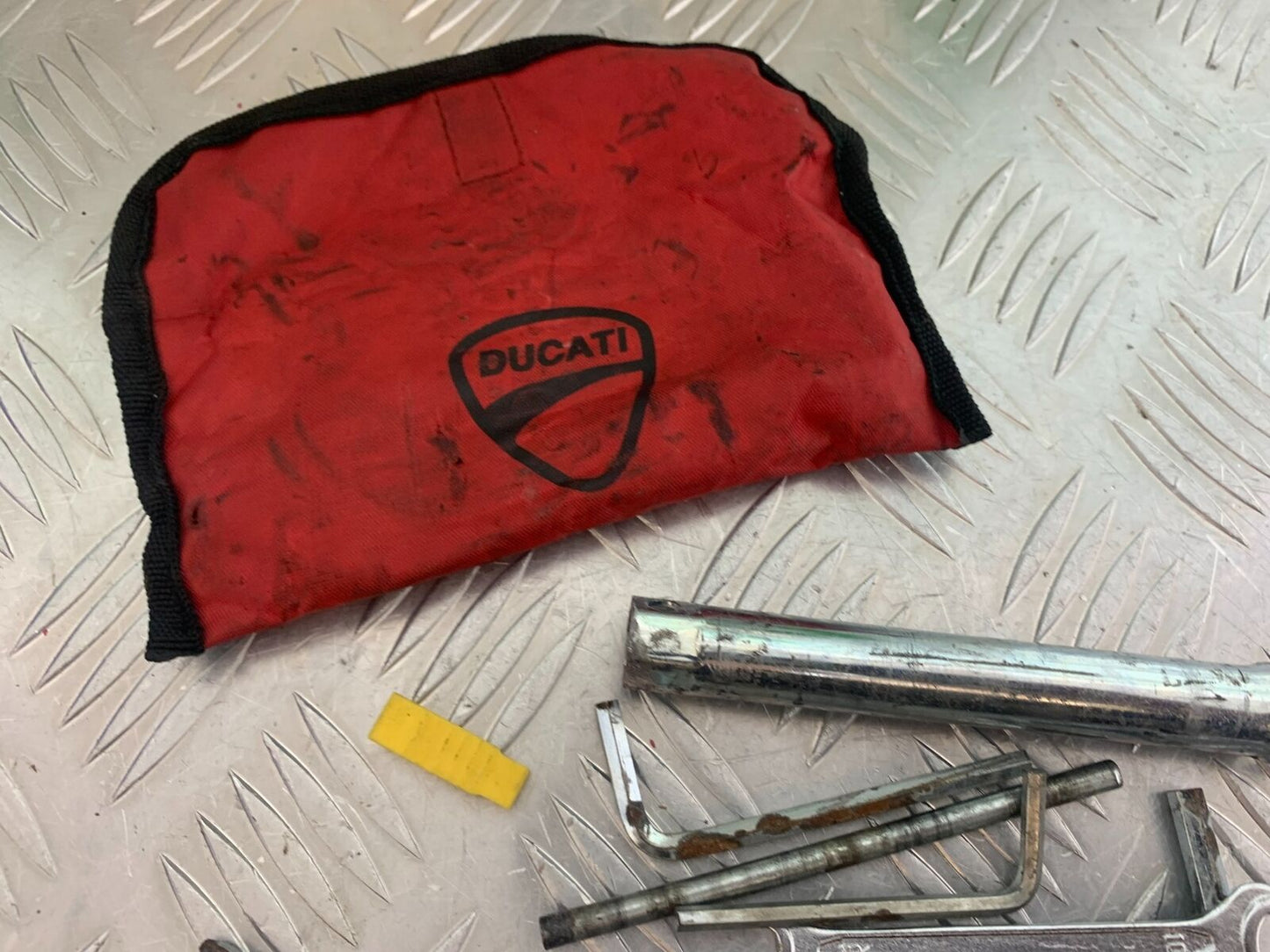 DUCATI DIAVEL 1200 TOOL KIT  YEAR 2014-17 (CMB1054)