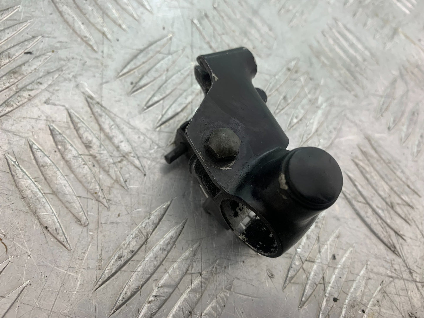 YAMAHA FZS600 FAZER 600 CLUTCH LEVER BRACKET  YEAR 1998-2001 (CMB1267)
