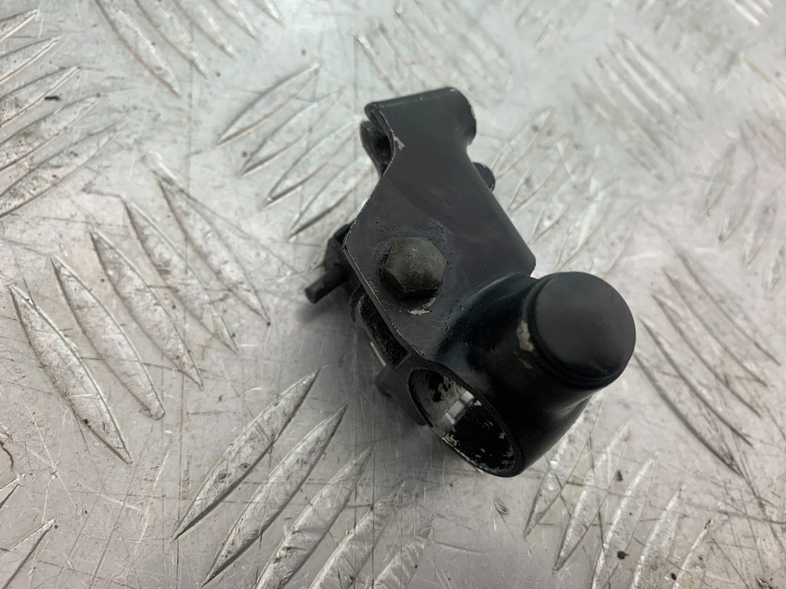 YAMAHA FZS600 FAZER 600 CLUTCH LEVER BRACKET  YEAR 1998-2001 (CMB1267)