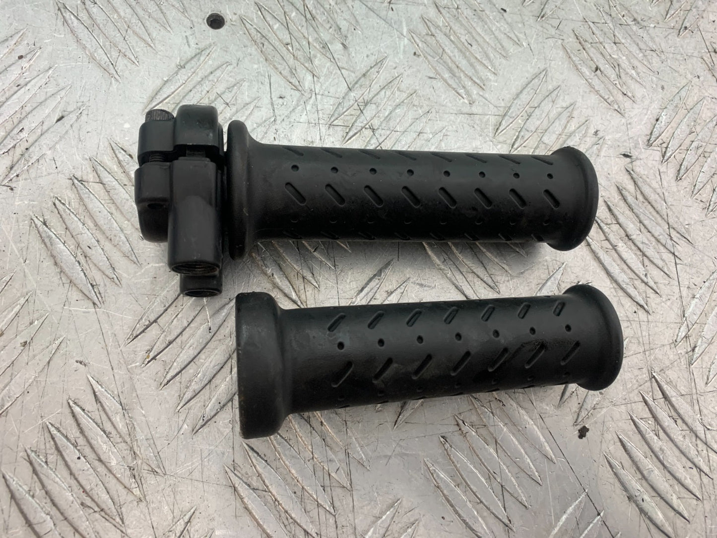 APRILIA TUONO 1000 V4R THROTTLE AND GRIP  YEAR 2011-13  (CMB1331)