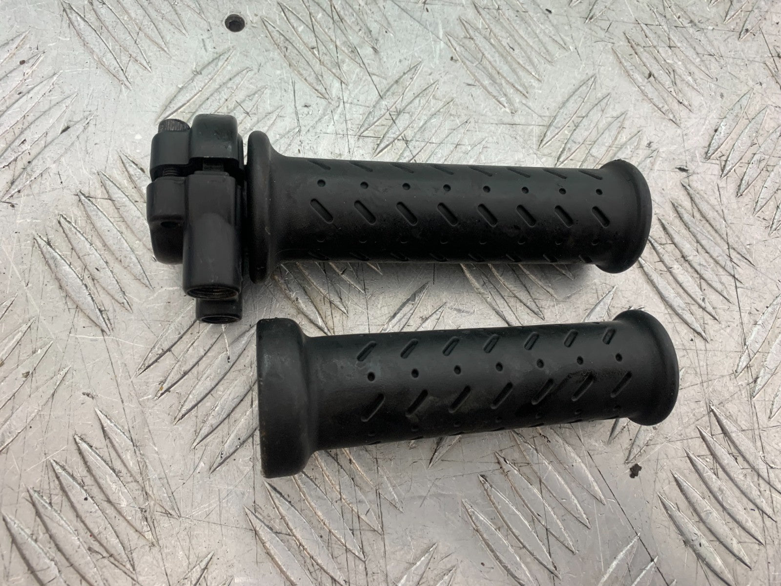 APRILIA TUONO 1000 V4R THROTTLE AND GRIP  YEAR 2011-13  (CMB1331)