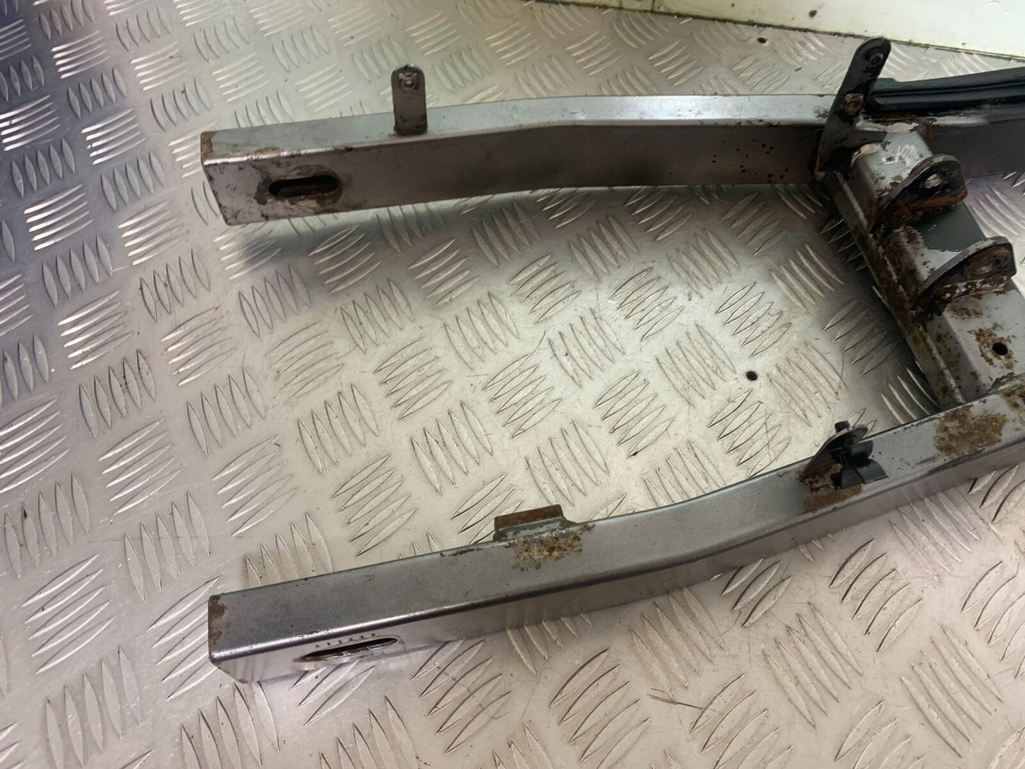 YAMAHA XJ6 XJ6-S SWINGARM  YEAR 2009-2015  (CMB1070)