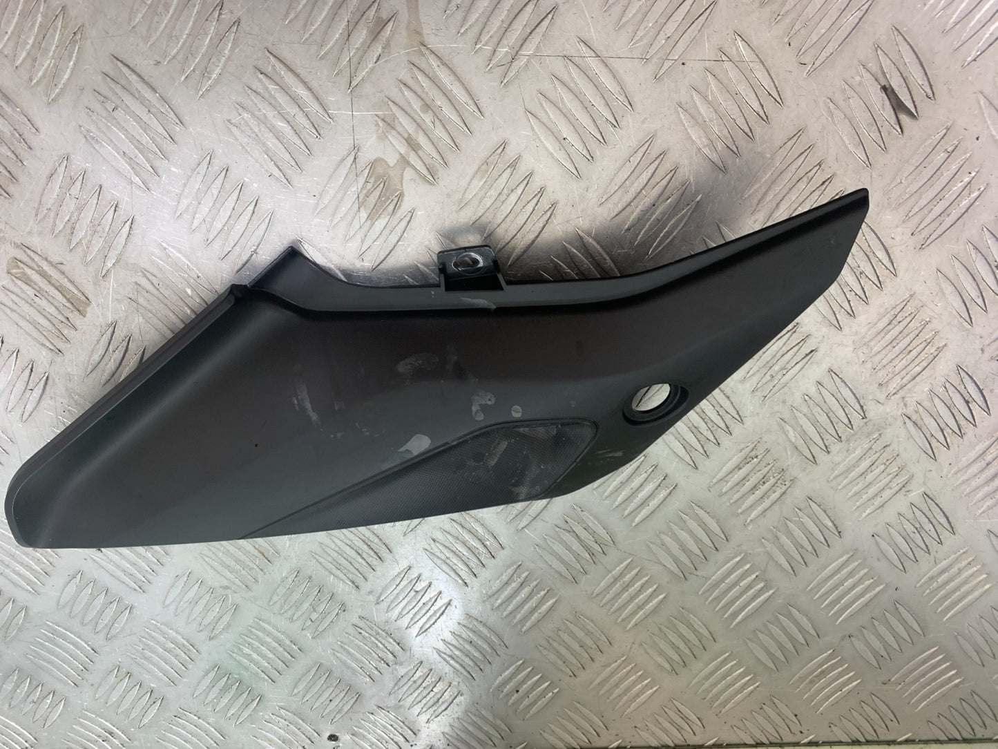 TRIUMPH TRIDENT 660 SIDE PANEL  YEAR 2021-2024 (CMB1148)