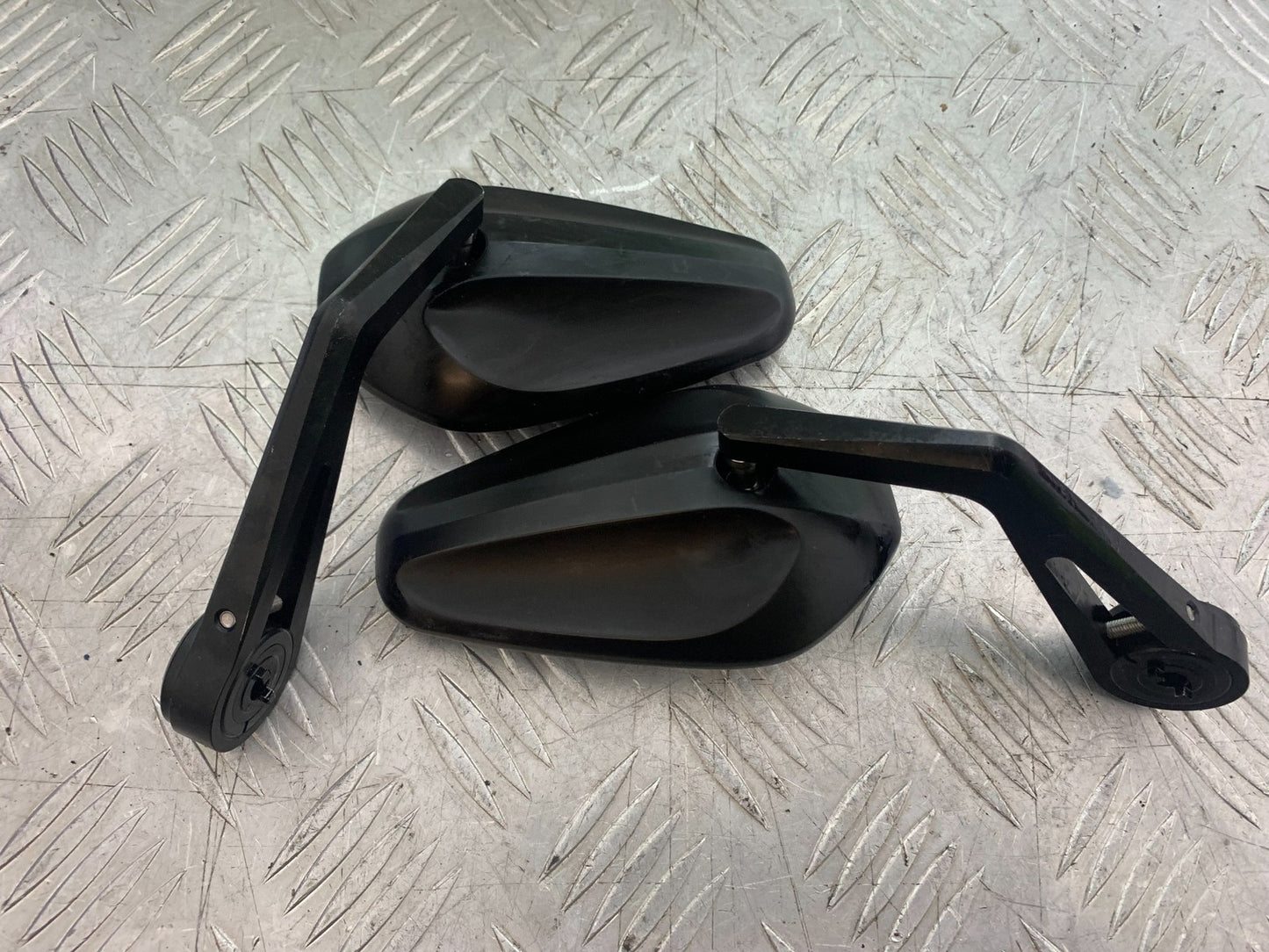 TRIUMPH 675 STREET TRIPLE R MIRRORS  YEAR 2013 - 2016 (CMB1221)