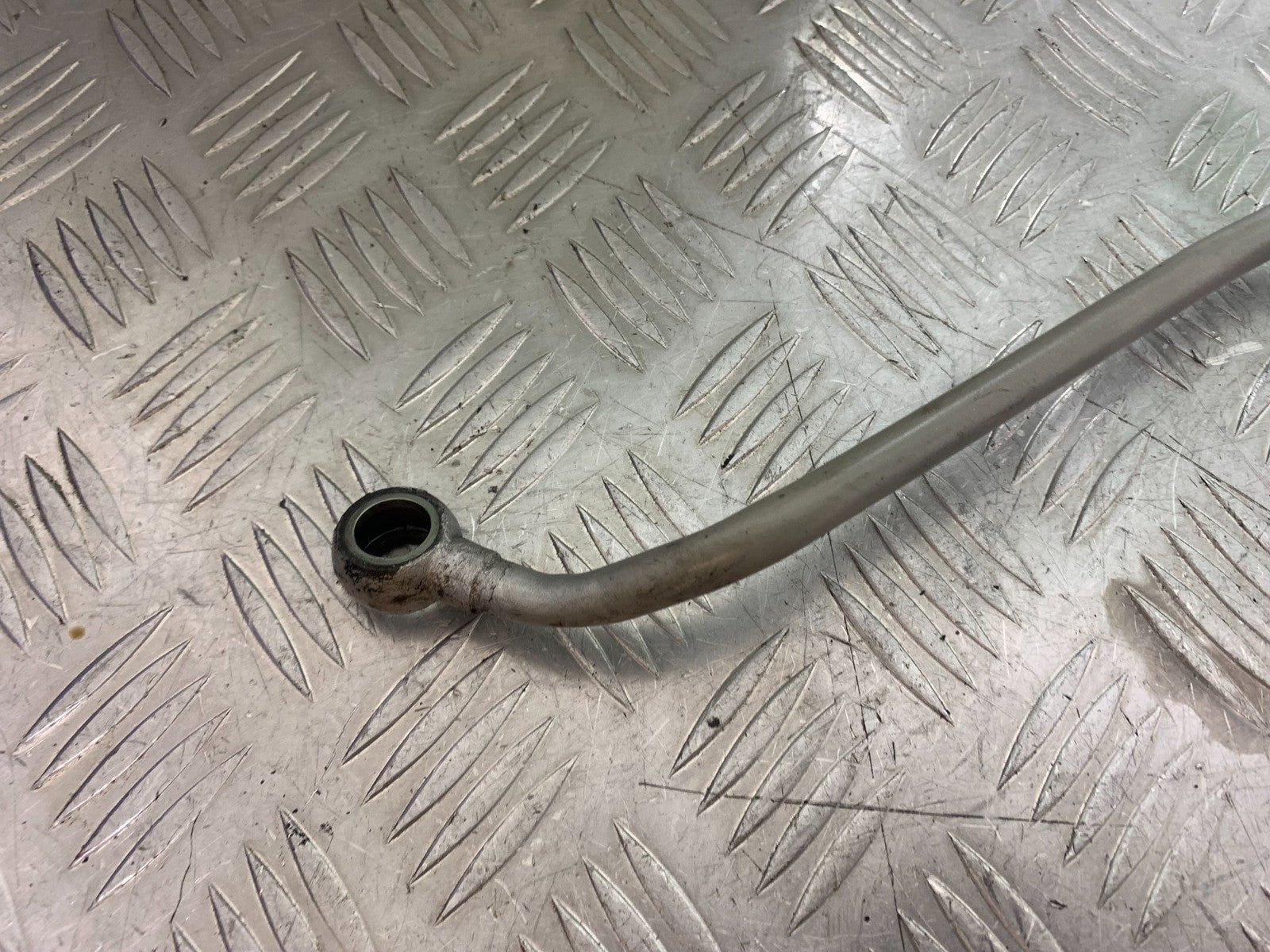 BMW R850 R R850R OIL COOLER PIPE  YEAR 1994-2002 (CMB1170)