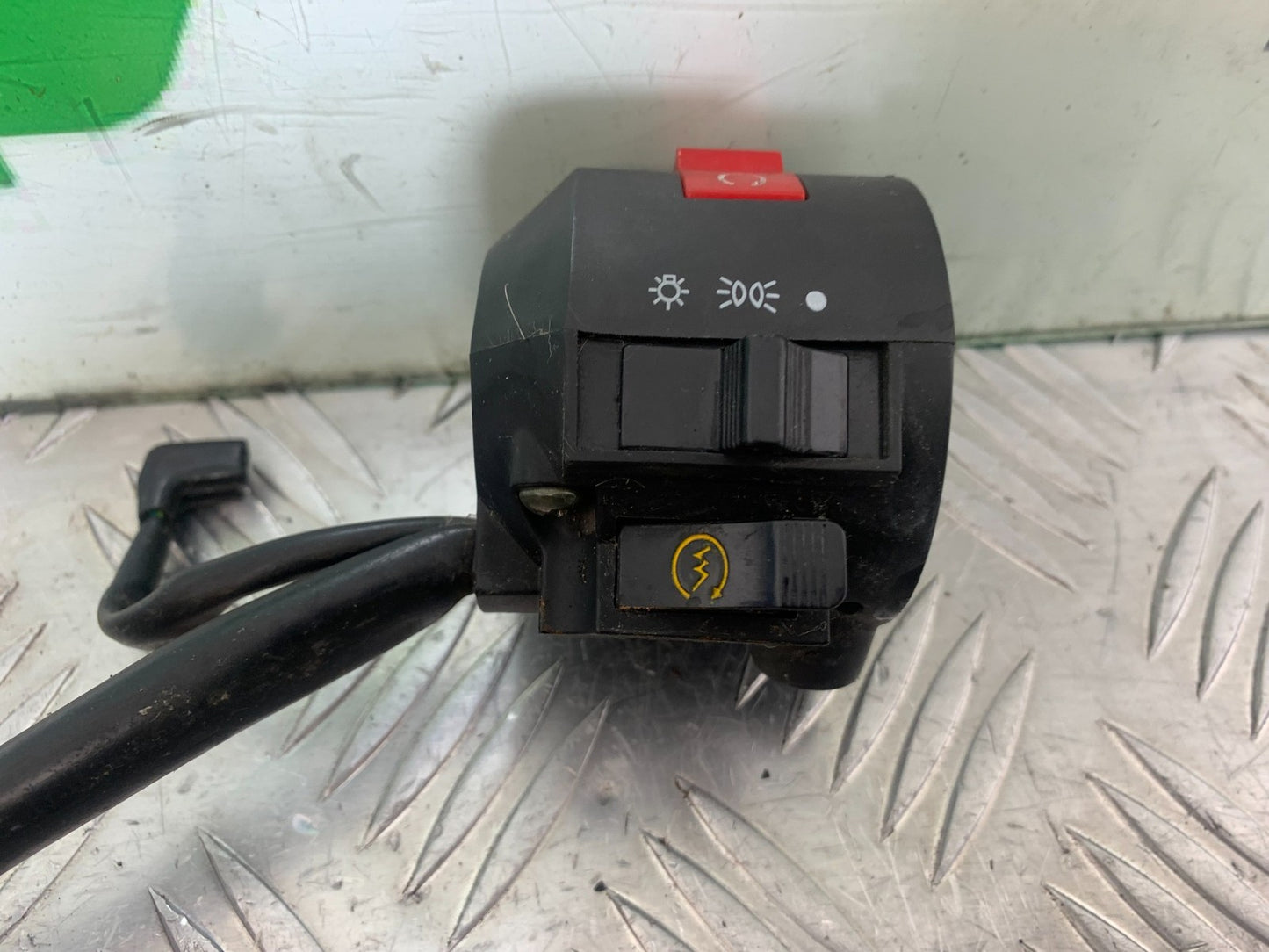 PIONEER NEVADA XF125 RIGHT SWITCH GEAR   YEAR 2009 (CMB1214)