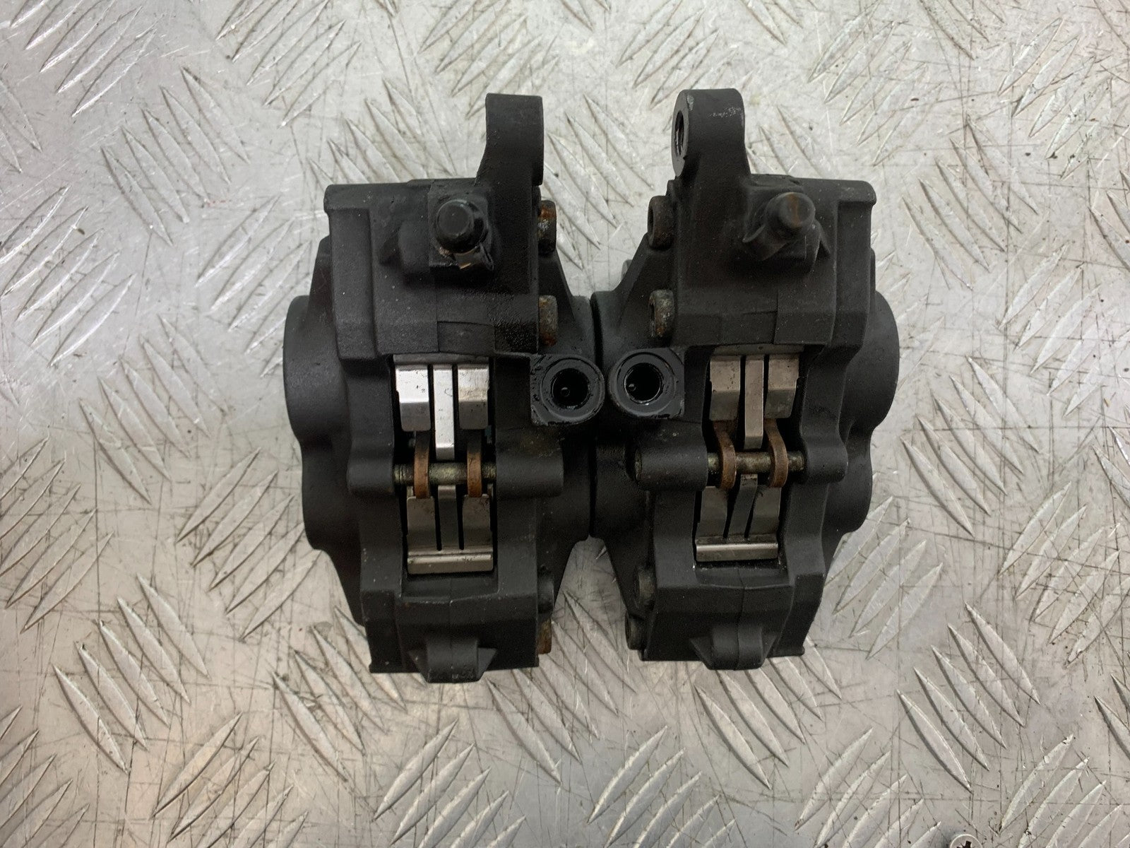 TRIUMPH 955I SPRINT RS FRONT CALIPERS YEAR 1999-03 (CMB1313)