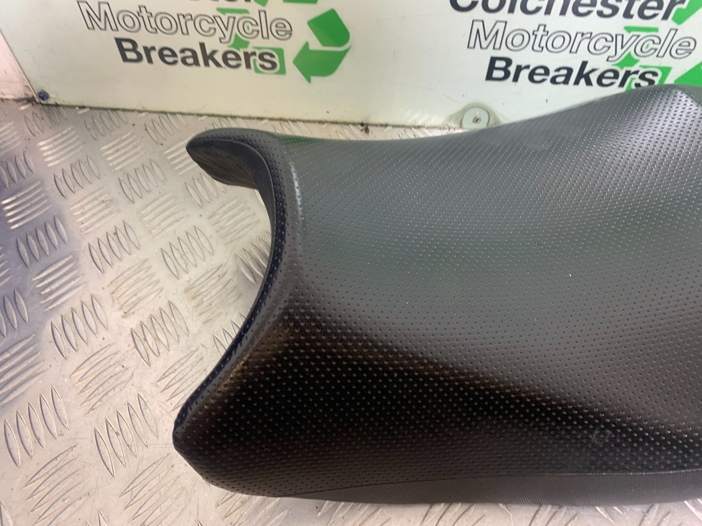SUZUKI GSF600 GSF 600 BANDIT SEAT  YEAR 2001-2003 (CMB1157)