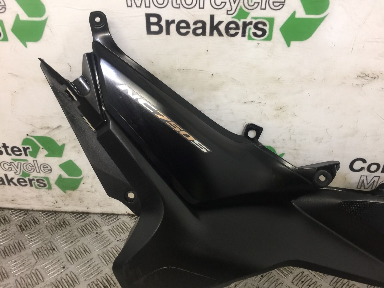 HONDA NC750 NC 750 RIGHT SEAT PANEL   2014 (STOCK 533)