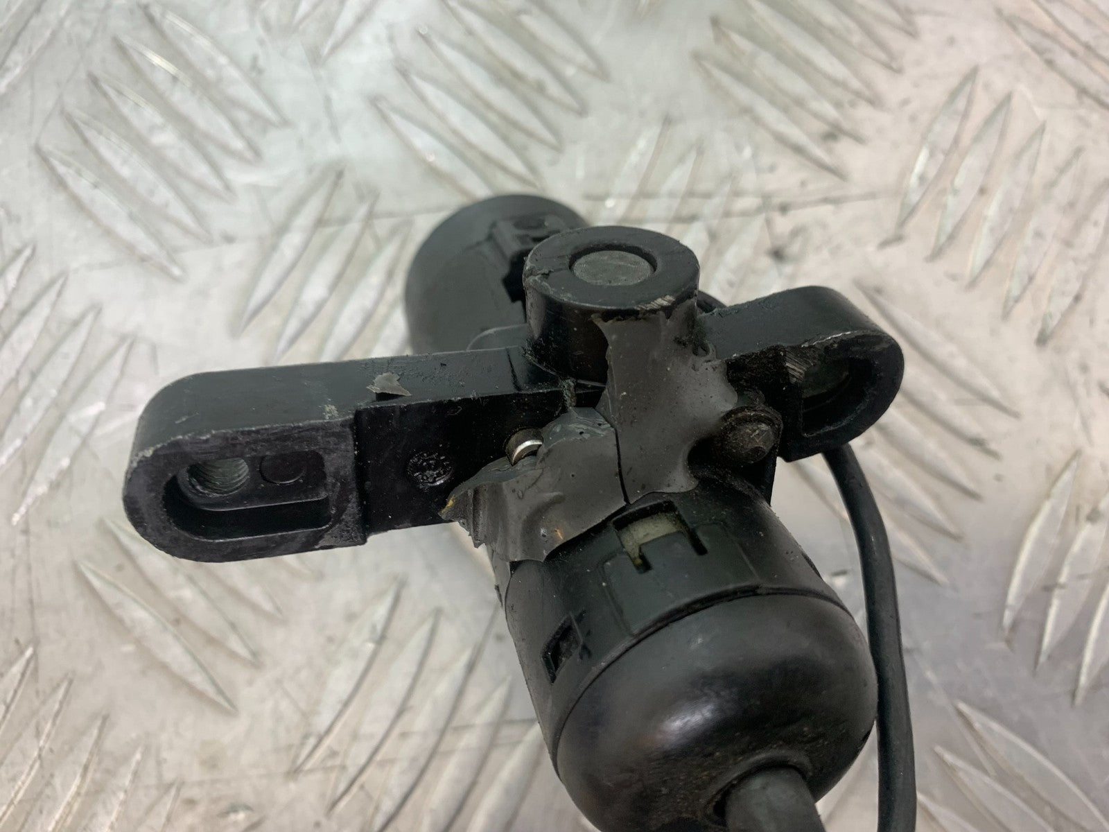 TRIUMPH TIGER 800 XRT ECU LOCKS KEY (IGNITON IS DAMAGED)  2018-2020 (CMB1193)
