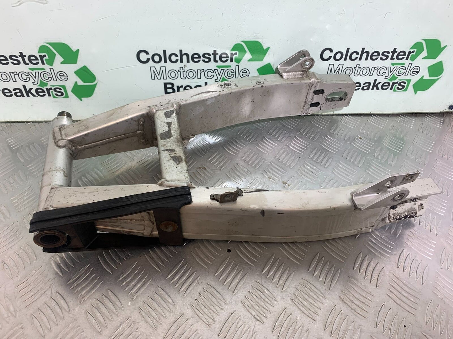 YAMAHA XJR1300 XJR 1300 SWINGARM YEAR 1999-2003 (CMB1055)