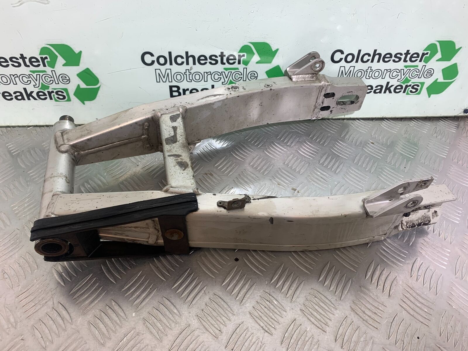 YAMAHA XJR1300 XJR 1300 SWINGARM YEAR 1999-2003 (CMB1055)