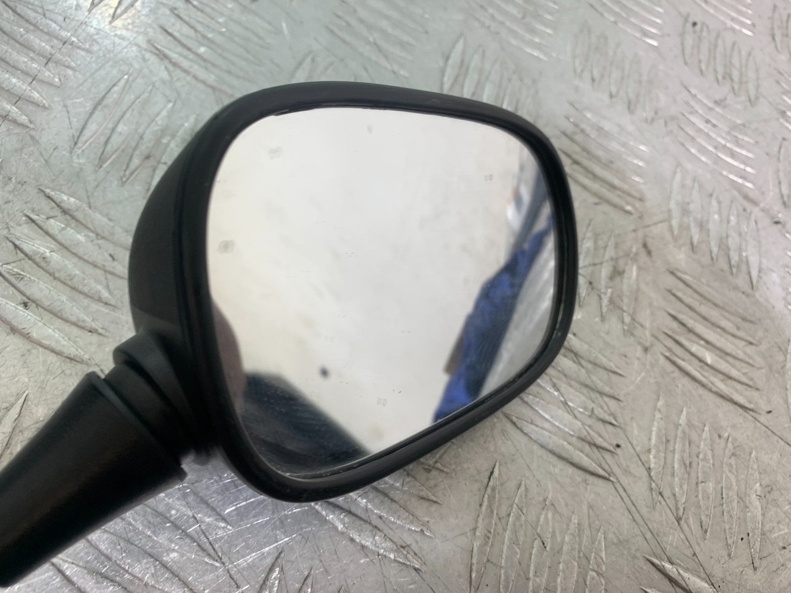TRIUMPH 1050 SPEED TRIPLE RIGHT MIRROR   YEAR 2005-2007 (CMB1322)