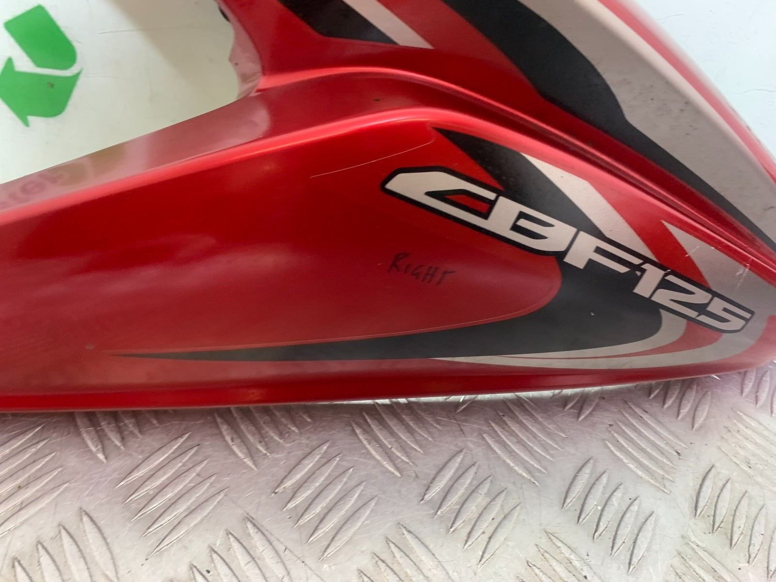 HONDA CBF125 CBF 125 RIGHT FAIRING PANEL YEAR 2009-14 (CMB1182)