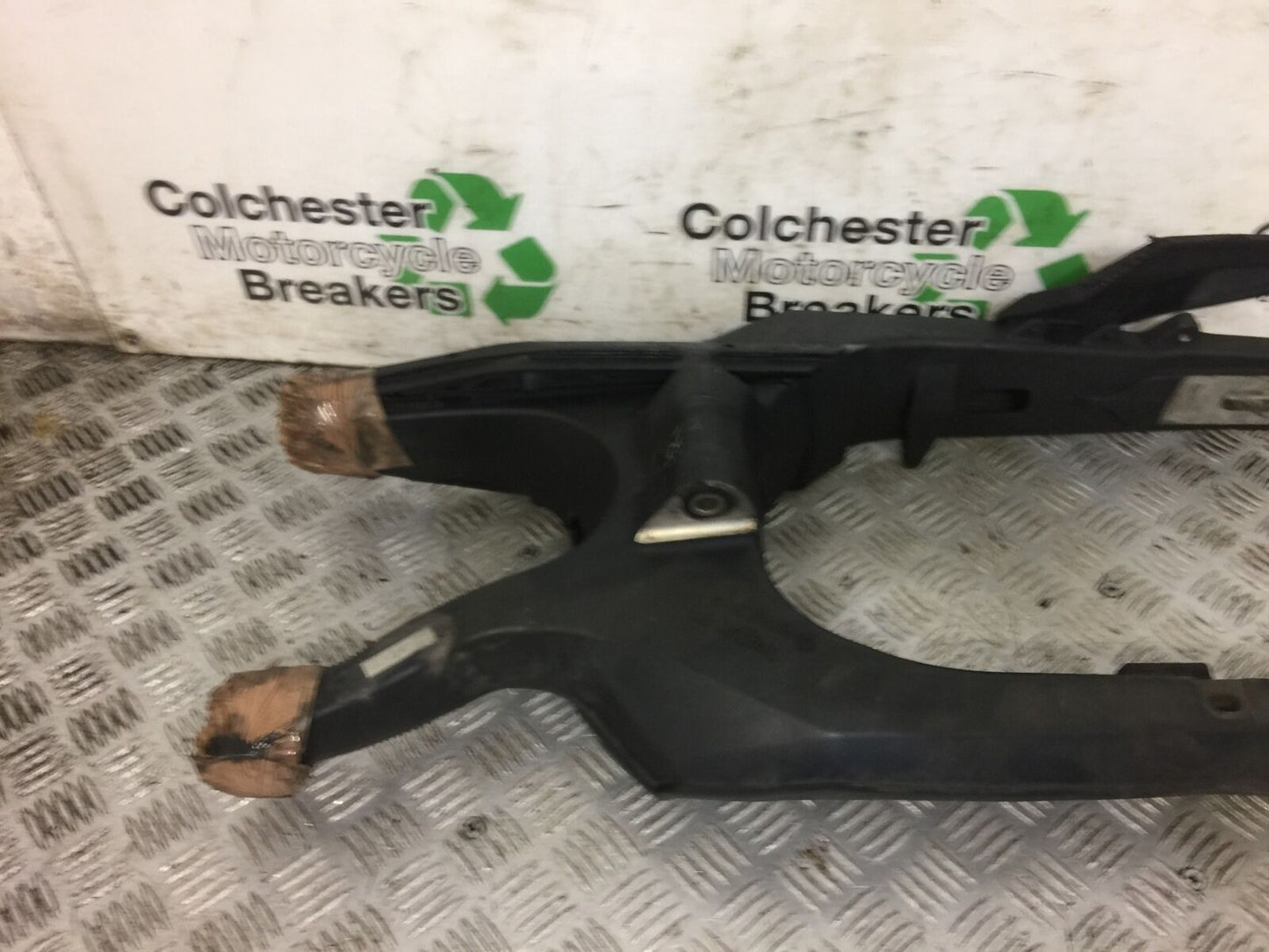 TRIUMPH TIGER 800 XCX SWINGARM    2018-2021 (STOCK 548)