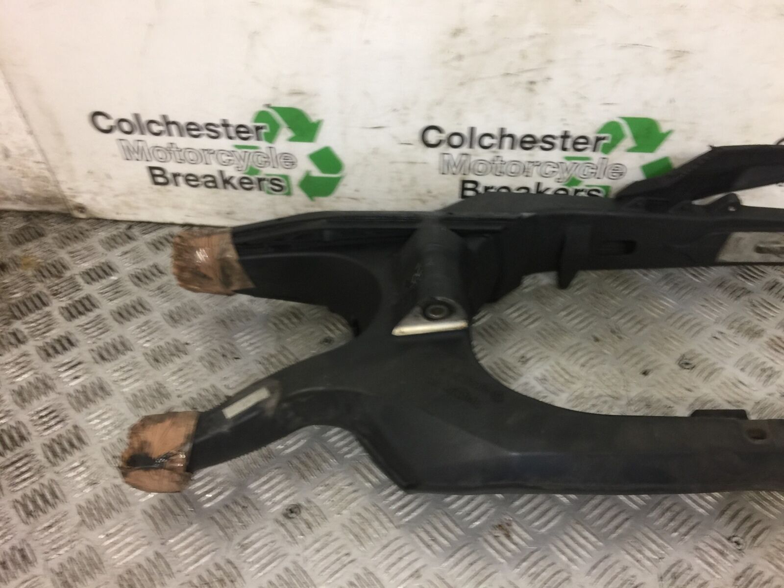 TRIUMPH TIGER 800 XCX SWINGARM    2018-2021 (STOCK 548)