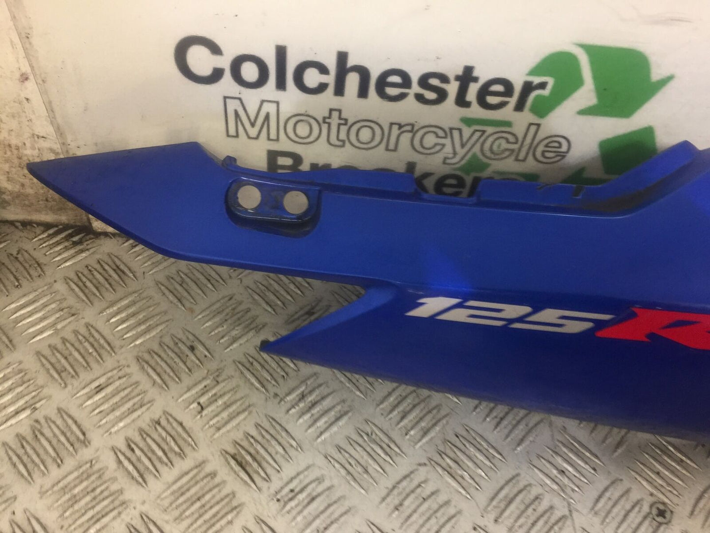 HONDA CBR125 CBR 125 RIGHT SEAT PANEL  YEAR 2008 (STOCK 627)