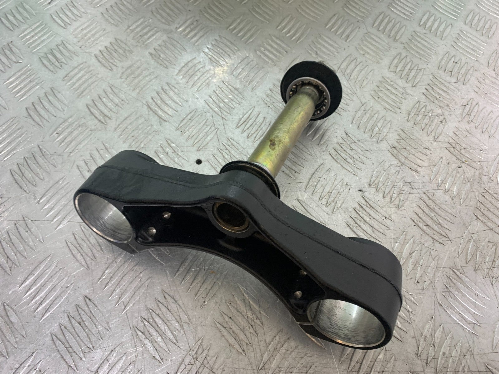 TRIUMPH 1050 SPEED TRIPLE BOTTOM YOKE  YEAR 2005-2007 (CMB1322)