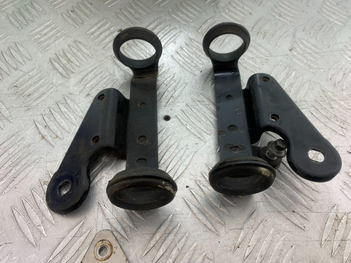 SUZUKI GS500 GS 500 HEADLIGHT BRACKETS YEAR 2001-2008 (CMB1254)
