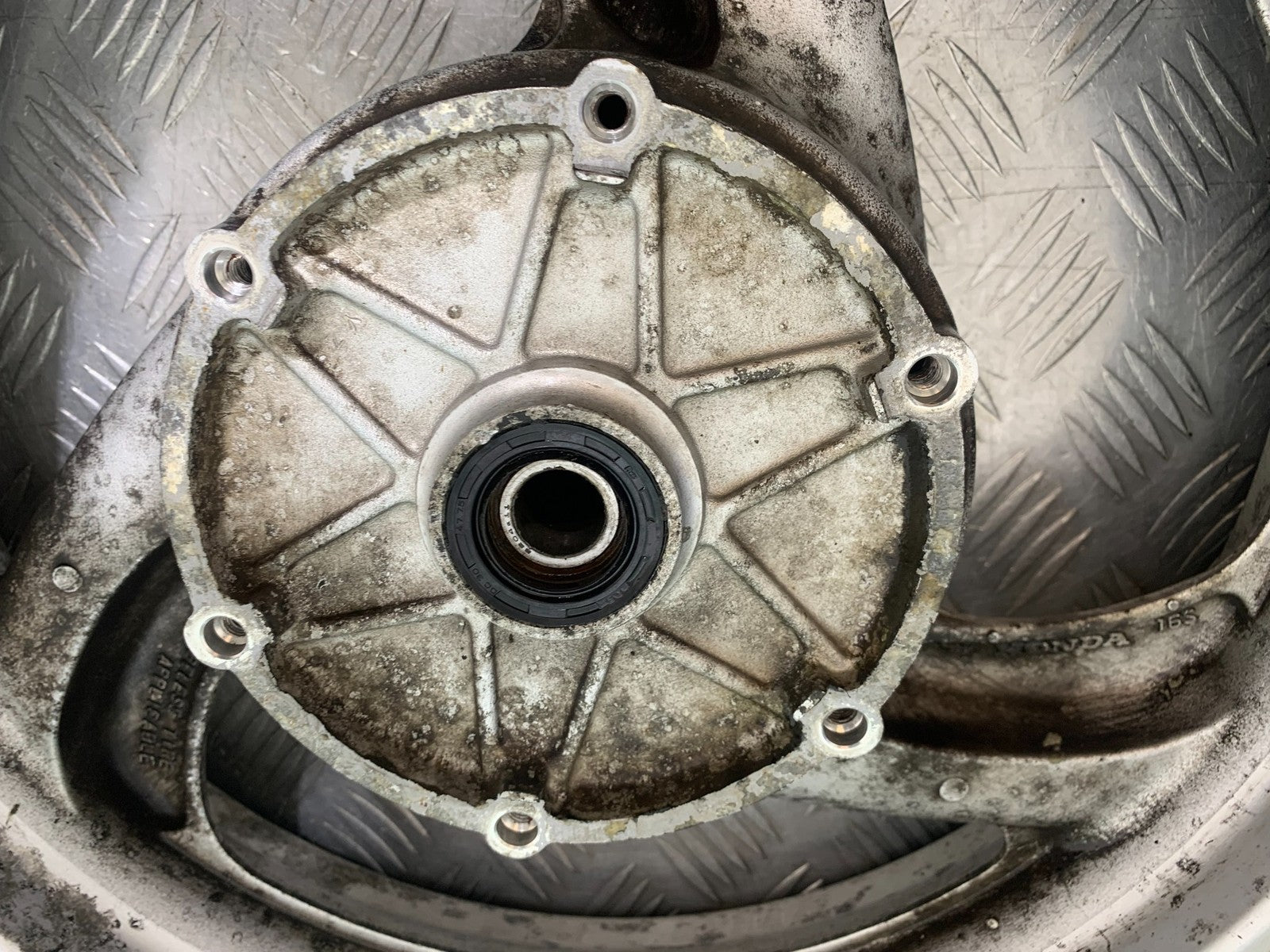 HONDA NT650 V DEAUVILLE FRONT WHEEL  YEAR 1999 (CMB1268)