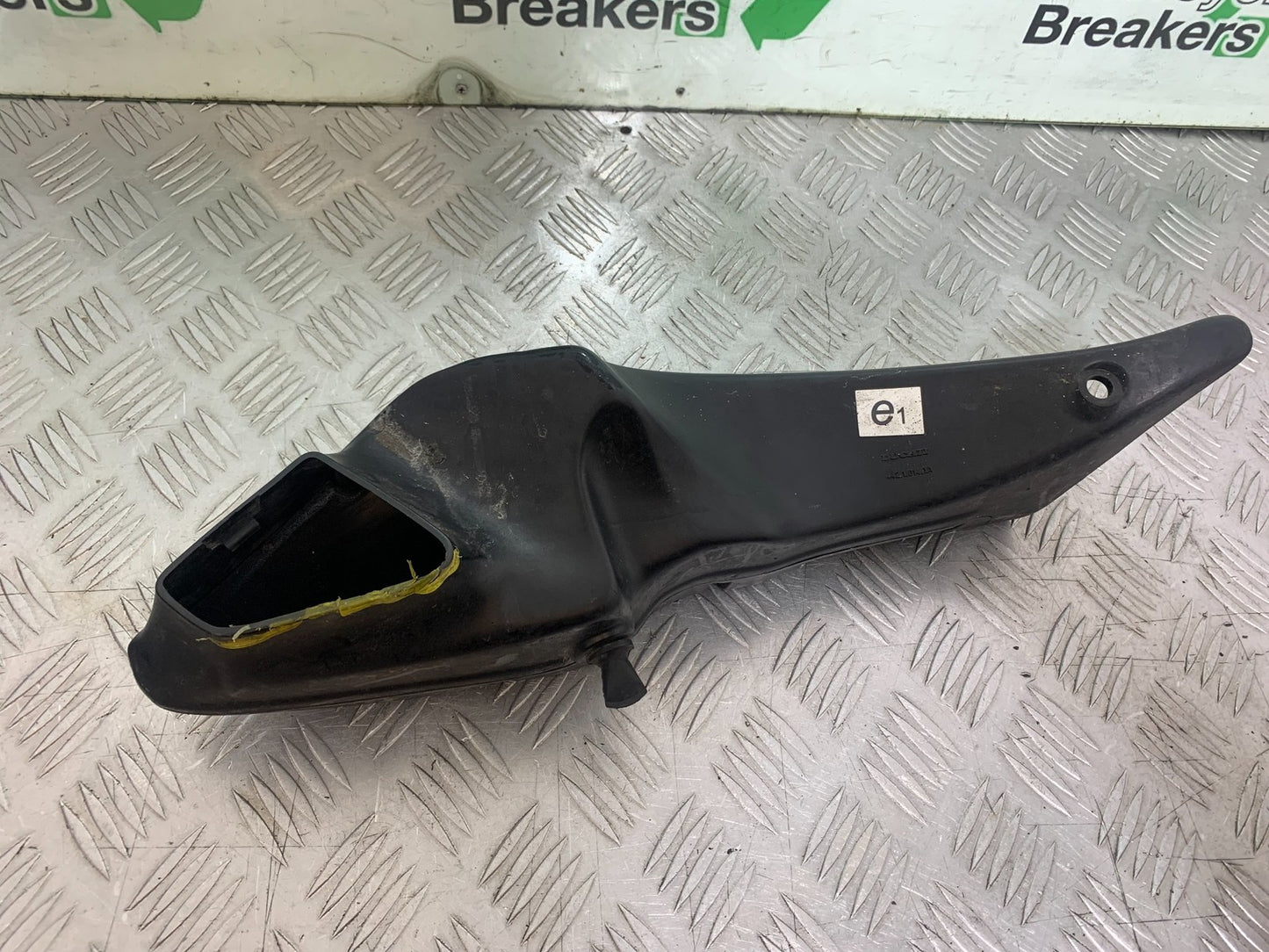 DUCATI 996 SPS 748 916 998 RIGHT AIR TUBE  1999-2000 (CMB1209)