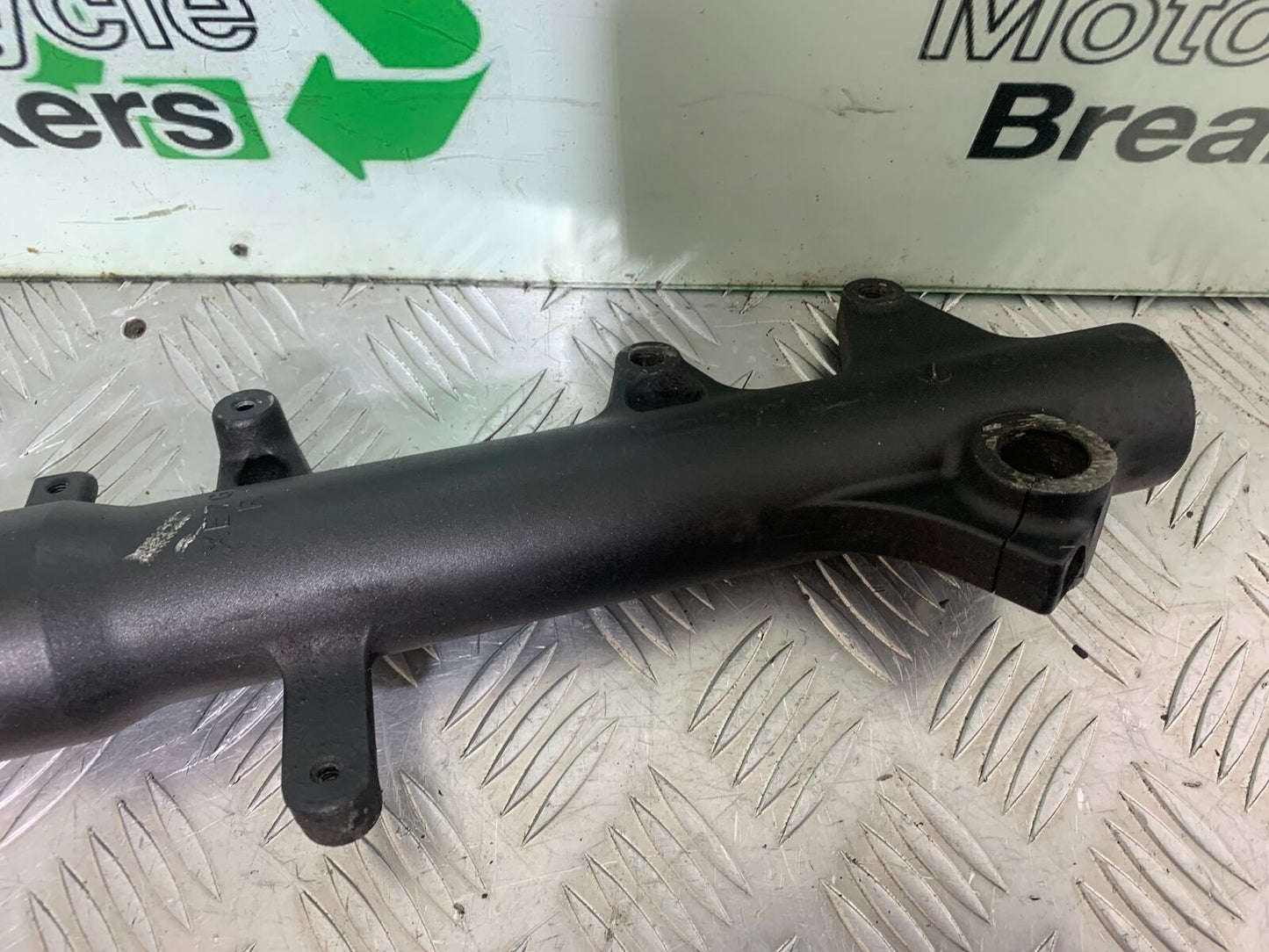 SUZUKI AN400 AN 400 BURGMAN FORKS AND BOTTOM YOKE   YEAR 2017-2024 (CMB1118)