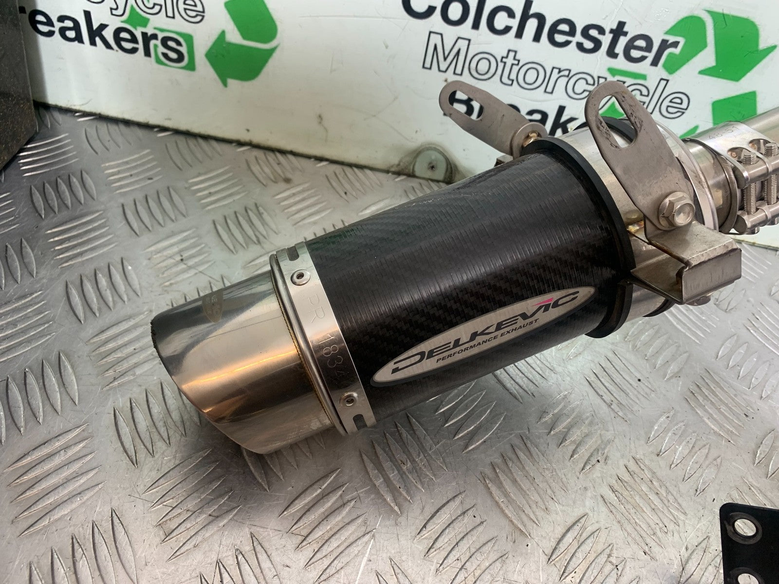 TRIUMPH 1050 SPRINT ST DELKEVIC CARBON SILENCER   2004-2007 (CMB1197)