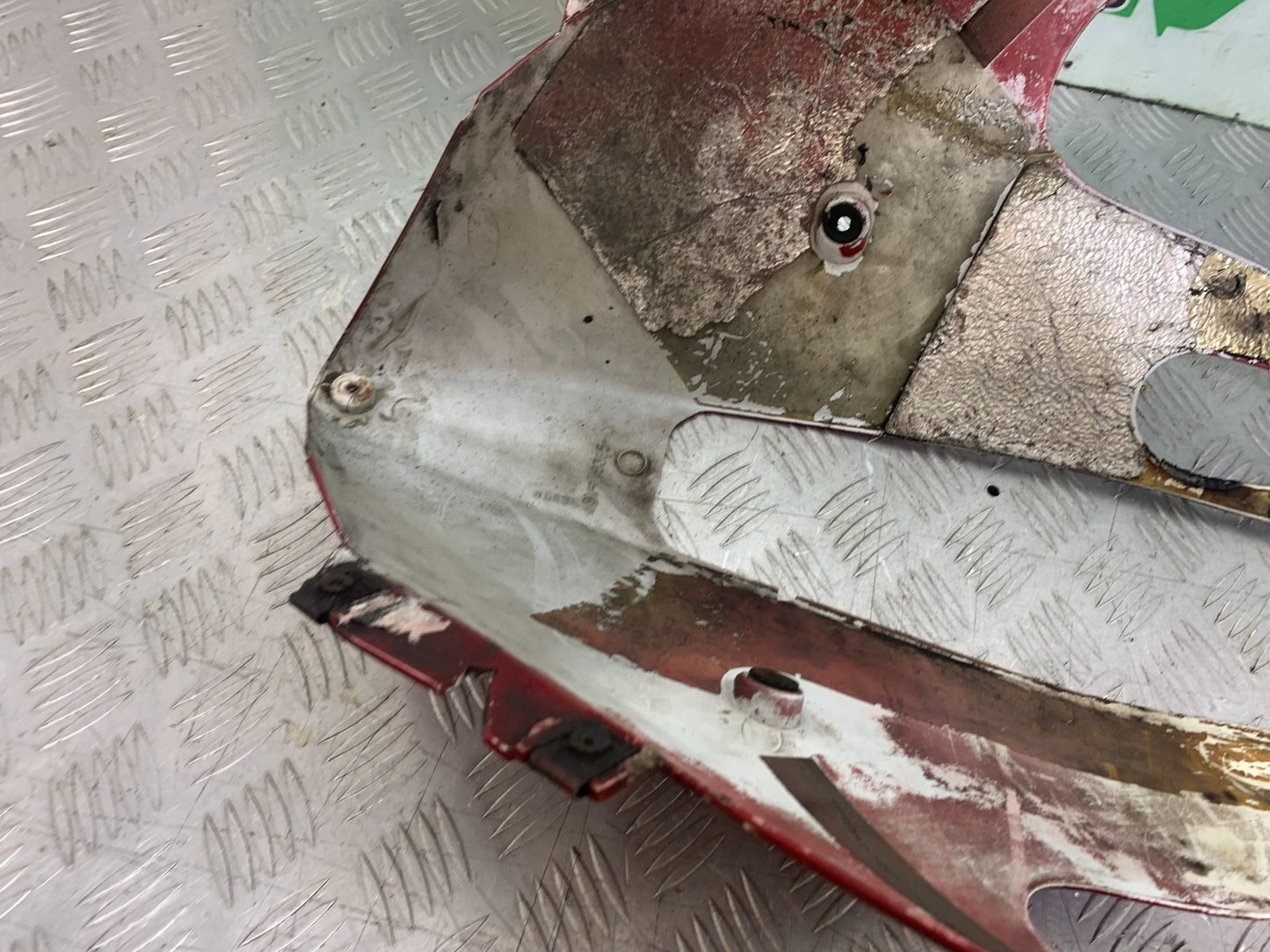 YAMAHA YZF1000 THUNDERACE BELLYPAN YEAR 1997-2000 (CMB1204)