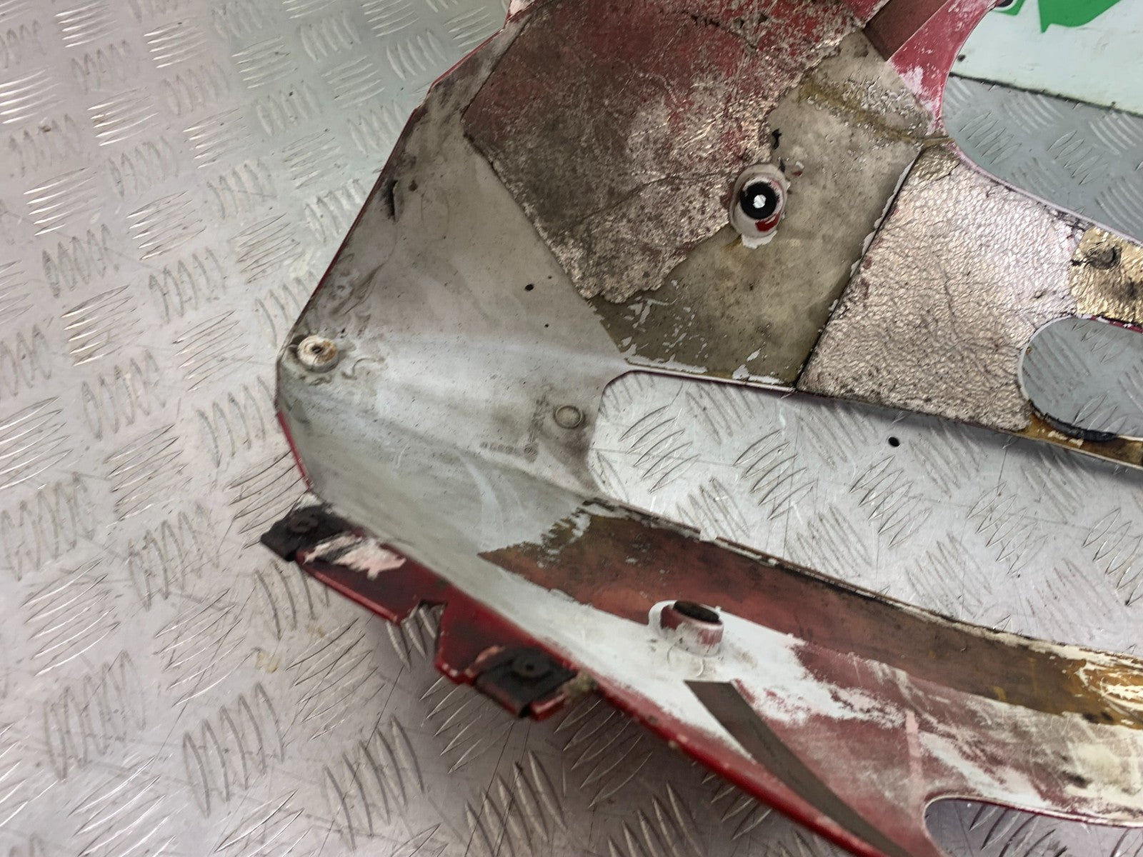 YAMAHA YZF1000 THUNDERACE BELLYPAN YEAR 1997-2000 (CMB1204)