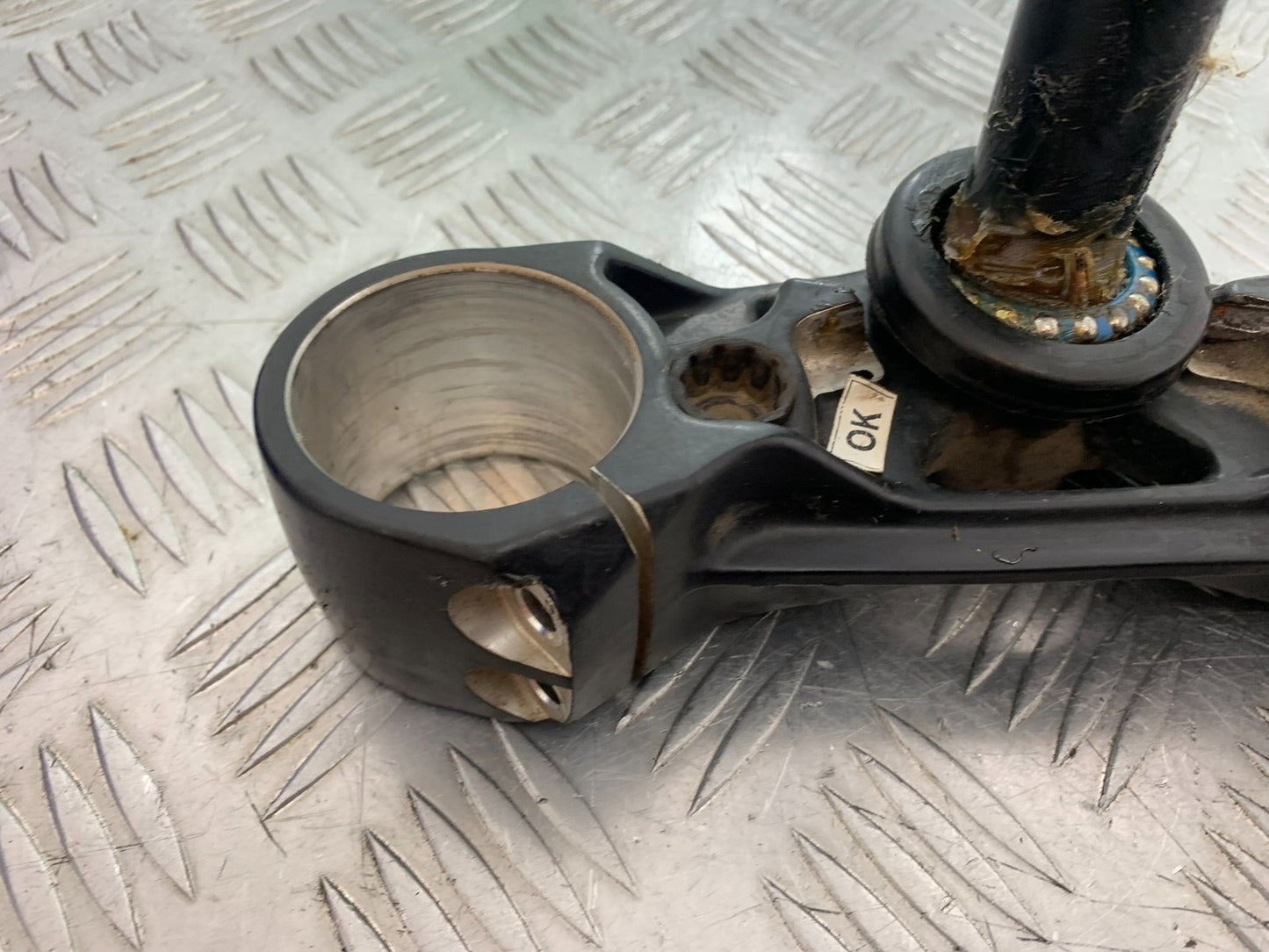 KTM 125 DUKE BOTTOM YOKE  YEAR 2018-2023 (CMB1185)