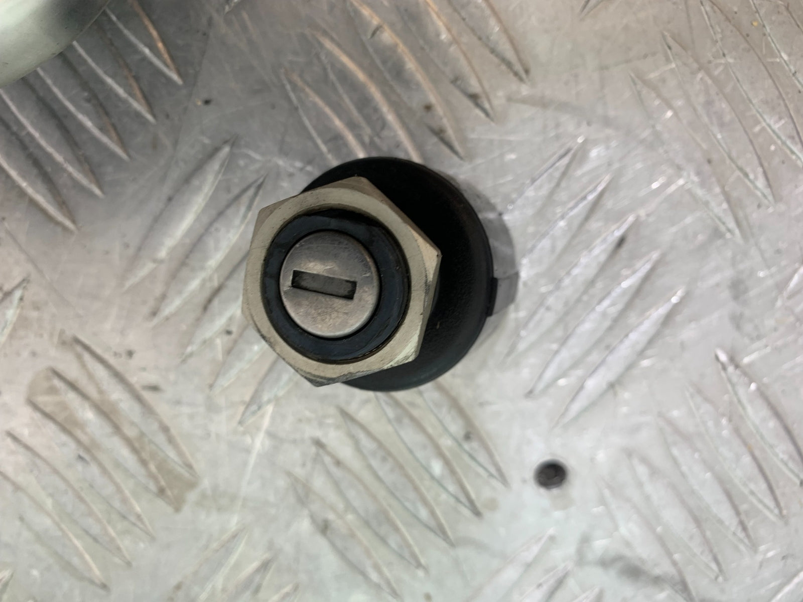 ROYAL ENFIELD BULLET 500 EFI PETROL CAP & IGNITION SWITCH  YEAR 08-16 (CMB1153)