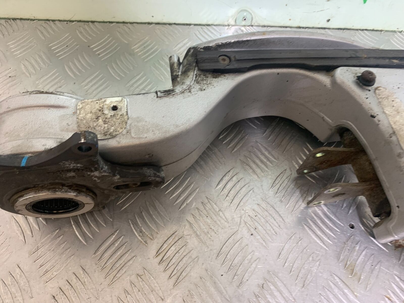 TRIUMPH 955i SPRINT ST SWINGARM  YEAR 1999-2004 (CMB1124)