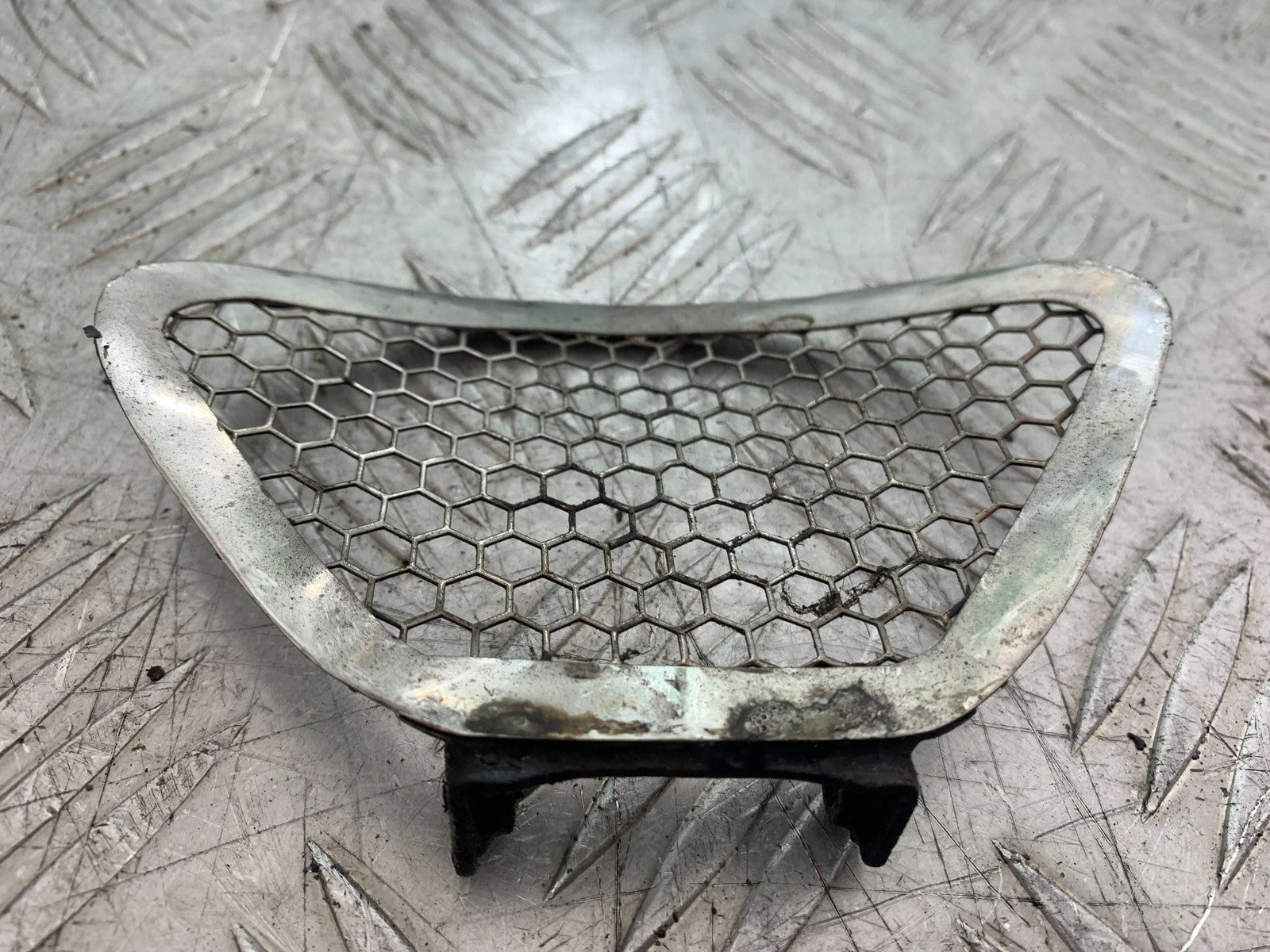 KAWASAKI ZZR1100 D OIL COOLER GRILL  YEAR 1993-2001 (CMB1289)