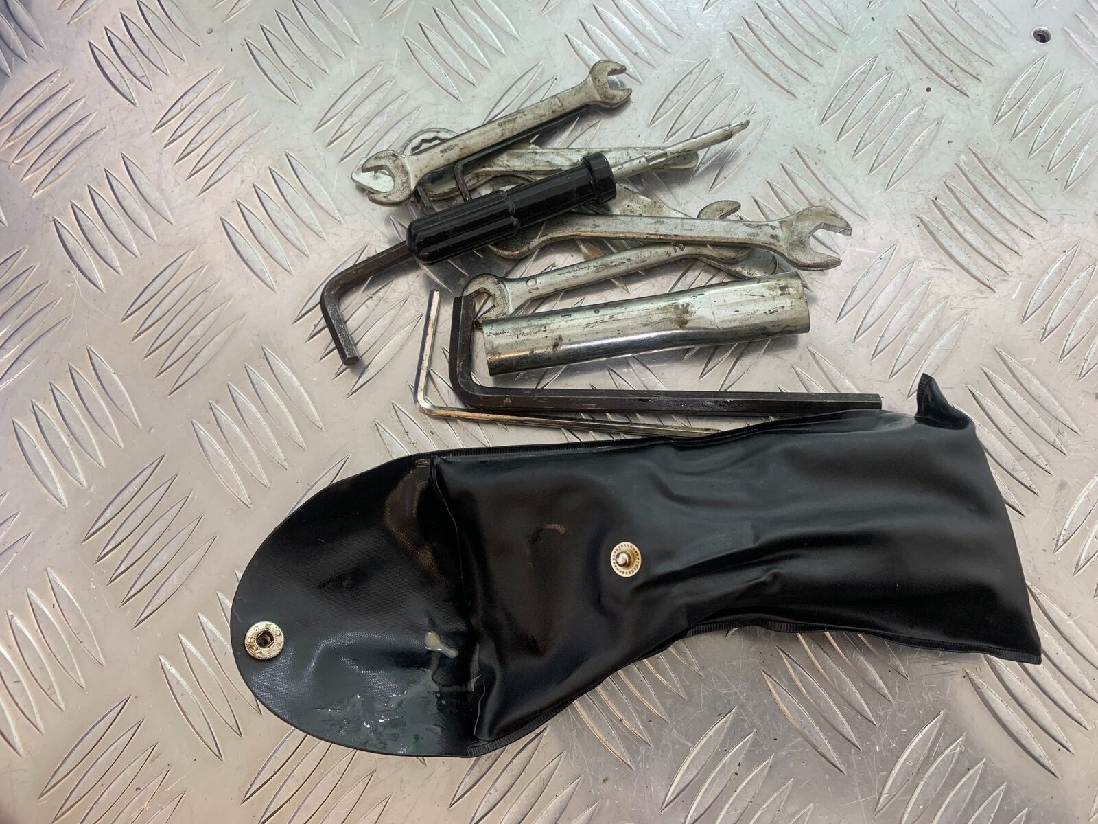 KAWASAKI Z1000 Z 1000 SX TOOL KIT   YEAR 2011-13 (CMB1000)