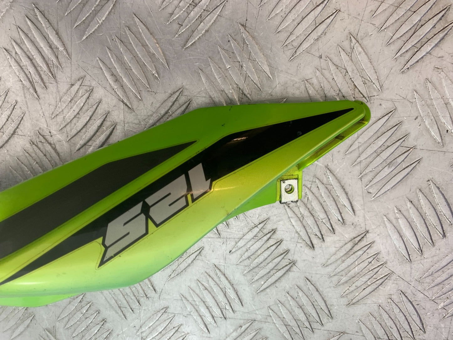 BENELLI BN125 BN 125 RIGHT SEAT PANEL YEAR 2018-2021 (CMB1245)