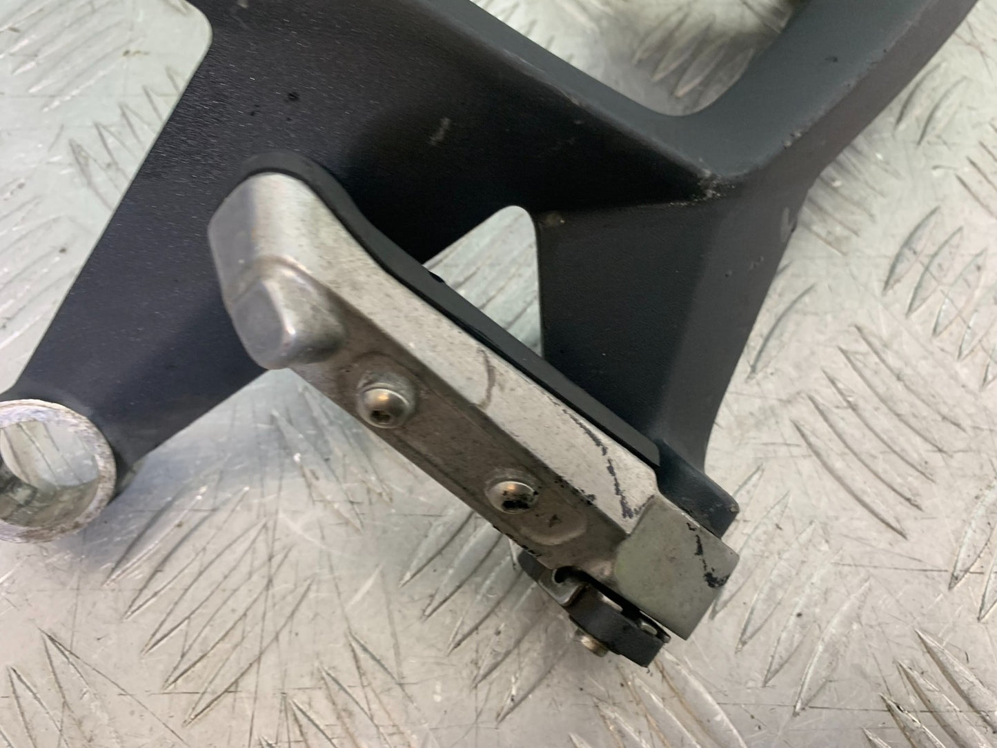 TRIUMPH 1050 SPRINT GT RIGHT REAR HANGER AND PEG  YEAR 2010-2016 (CMB1250)