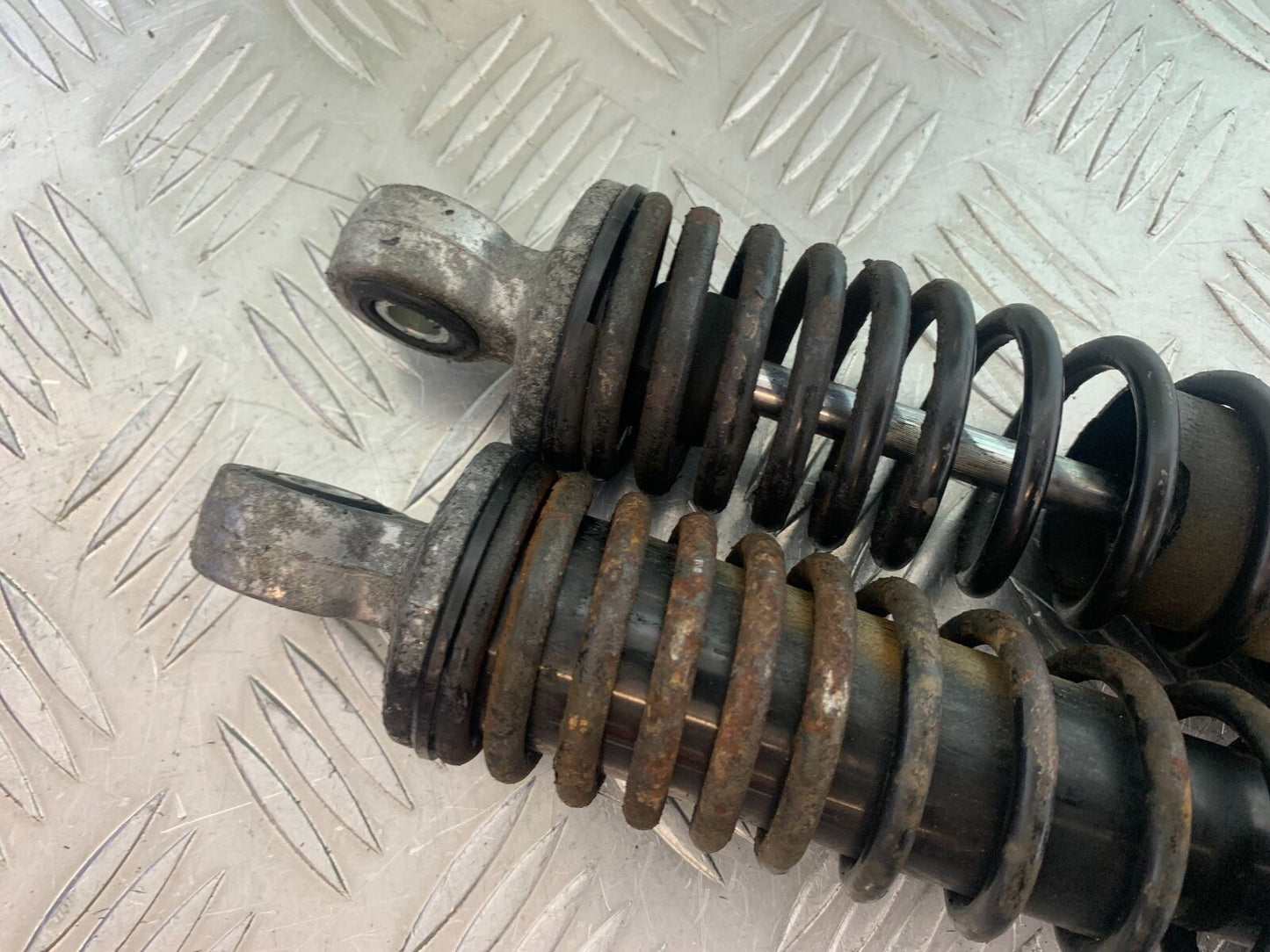 SUZUKI AN 200 UN 200 BURGMAN REAR SHOCKS  YEAR 2007-09 (CMB1128)