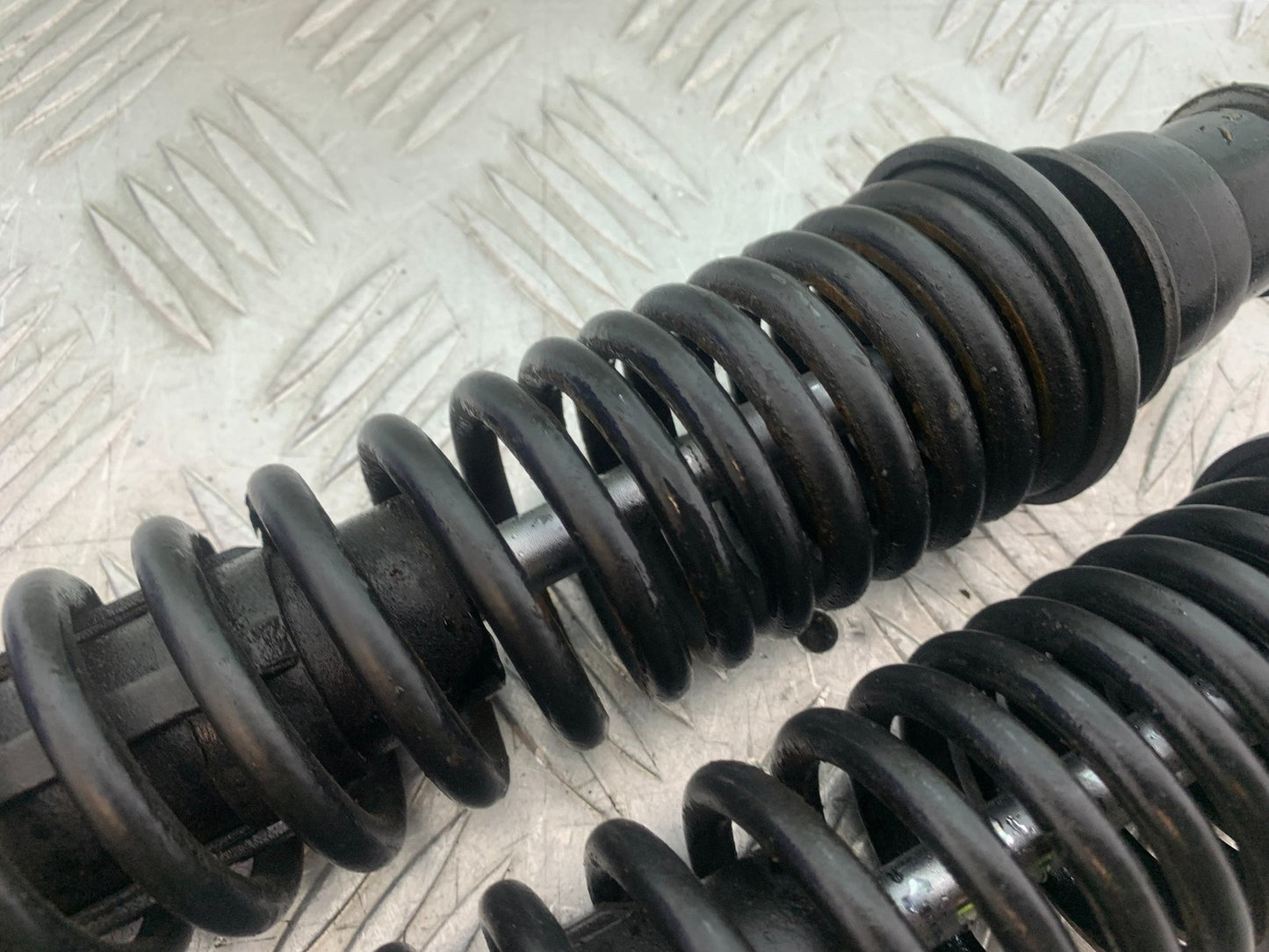 PIAGGIO VESPA GTS 125 REAR SHOCKS  YEAR 2009-2014  (CMB1261)