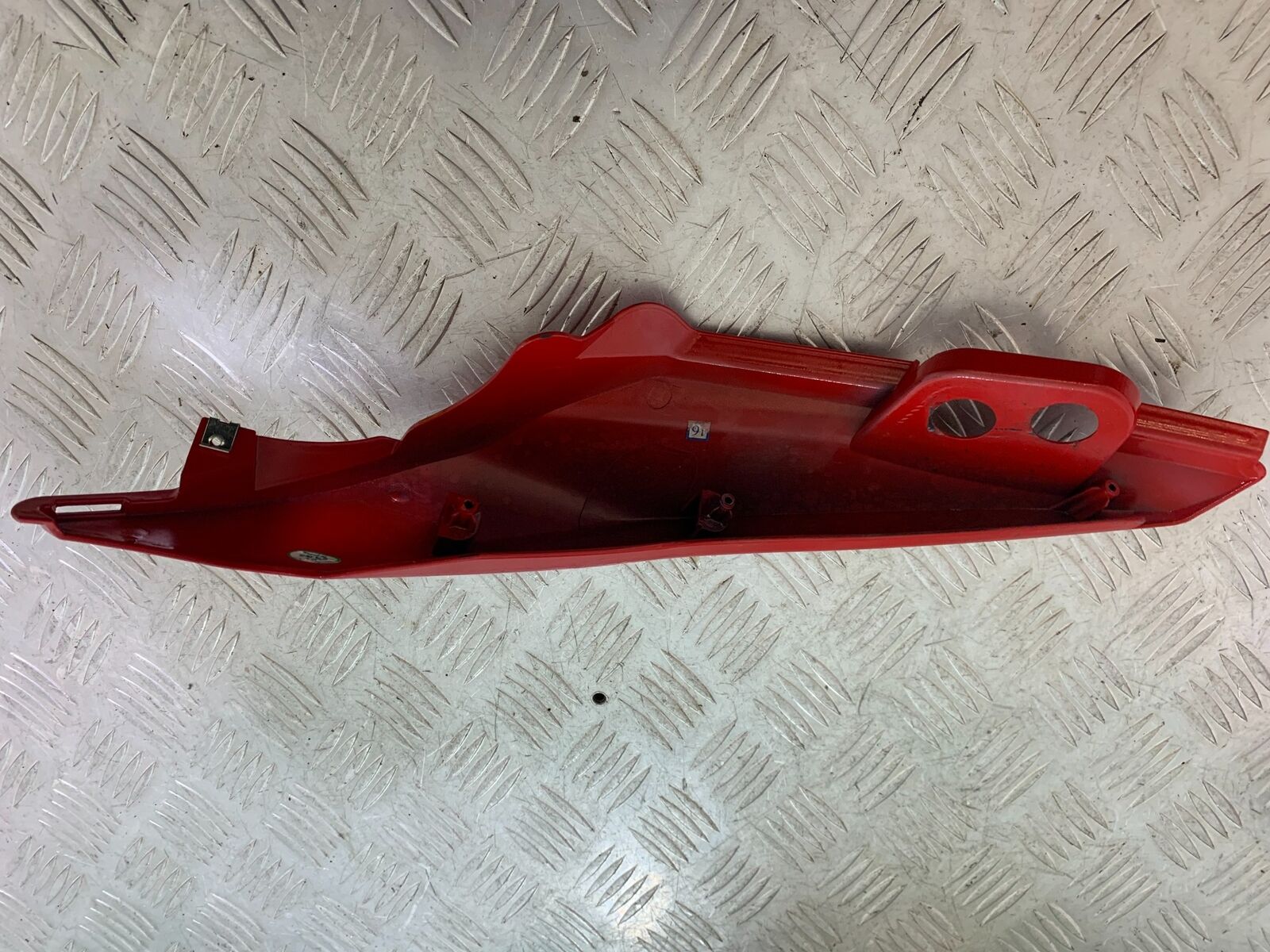 BENELLI BN125 BN 125 RIGHT SEAT PANEL    YEAR 2018-2021 (CMB1080)