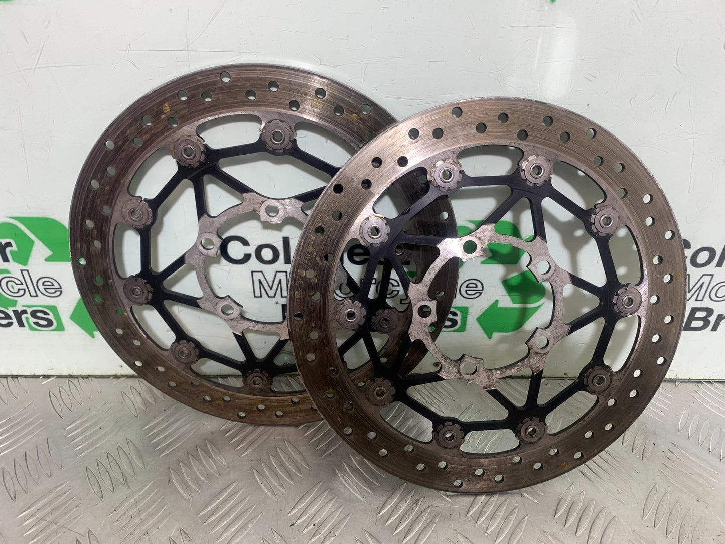 TRIUMPH 675 STREET TRIPLE FRONT BRAKE DISCS  2013-2016 (CMB1186)